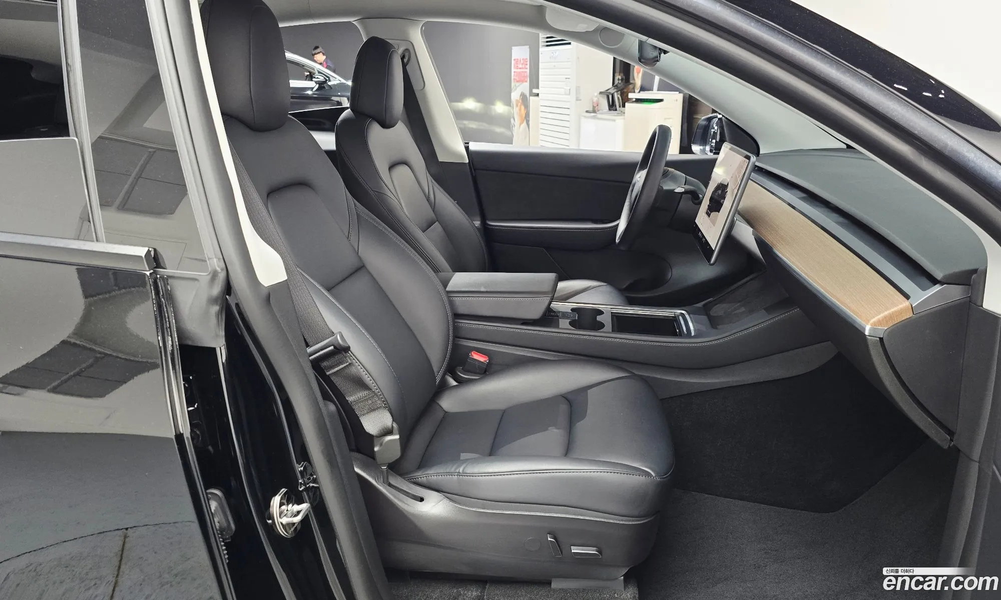 Tesla Model Y 2022 — 16