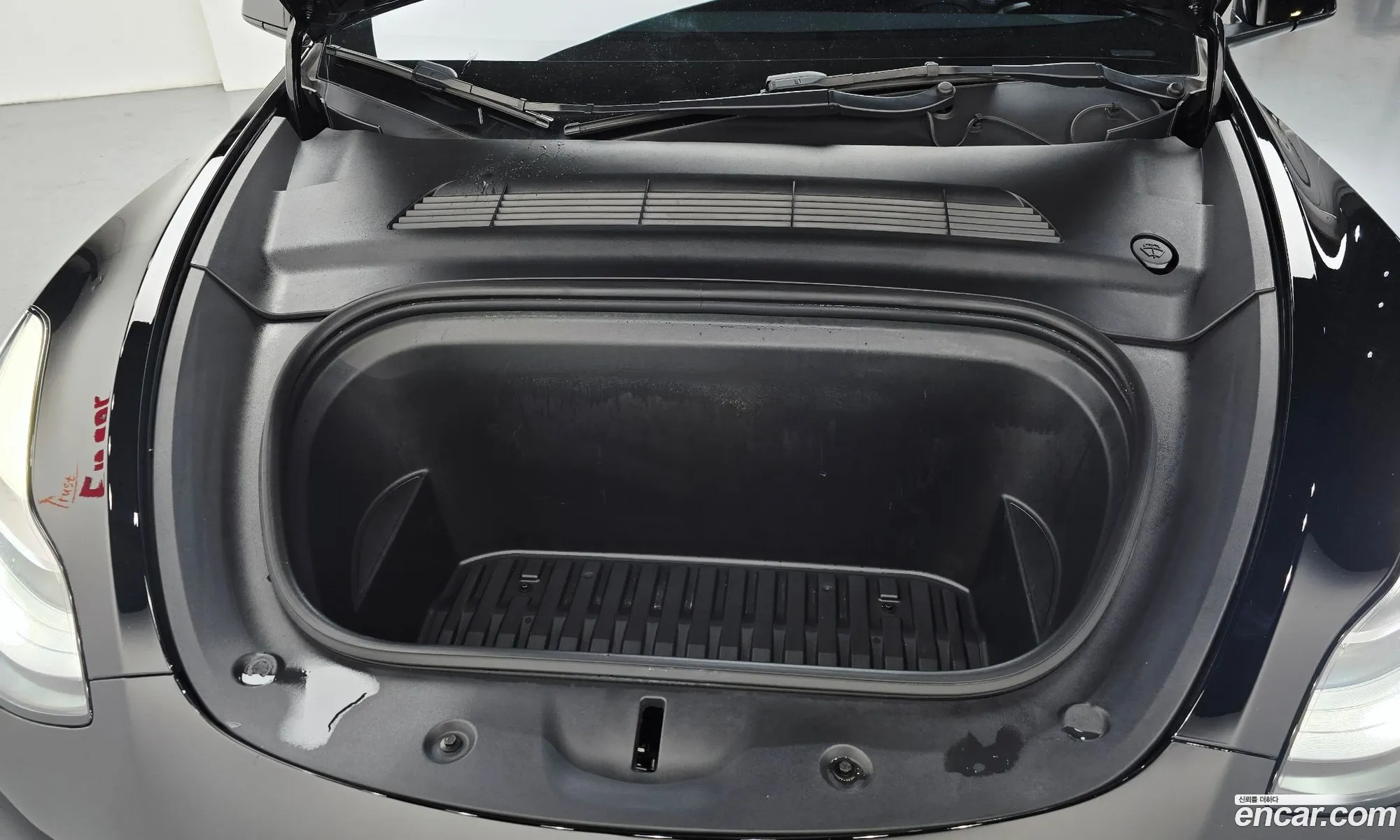 Tesla Model Y 2022 — 21