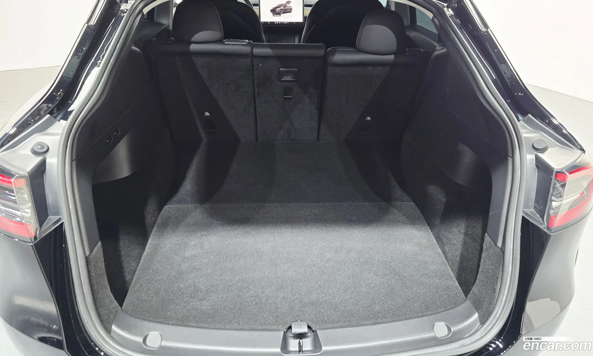 Tesla Model Y 2022 — 15