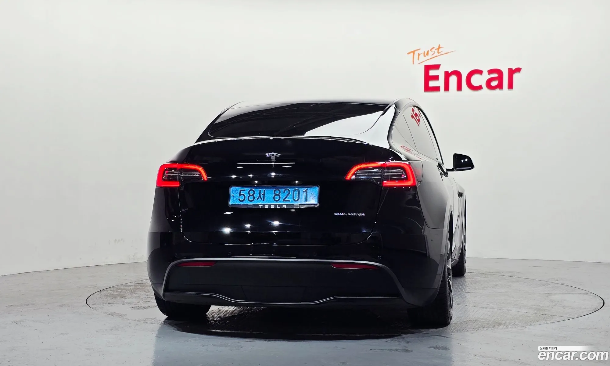 Tesla Model Y 2022 — 24