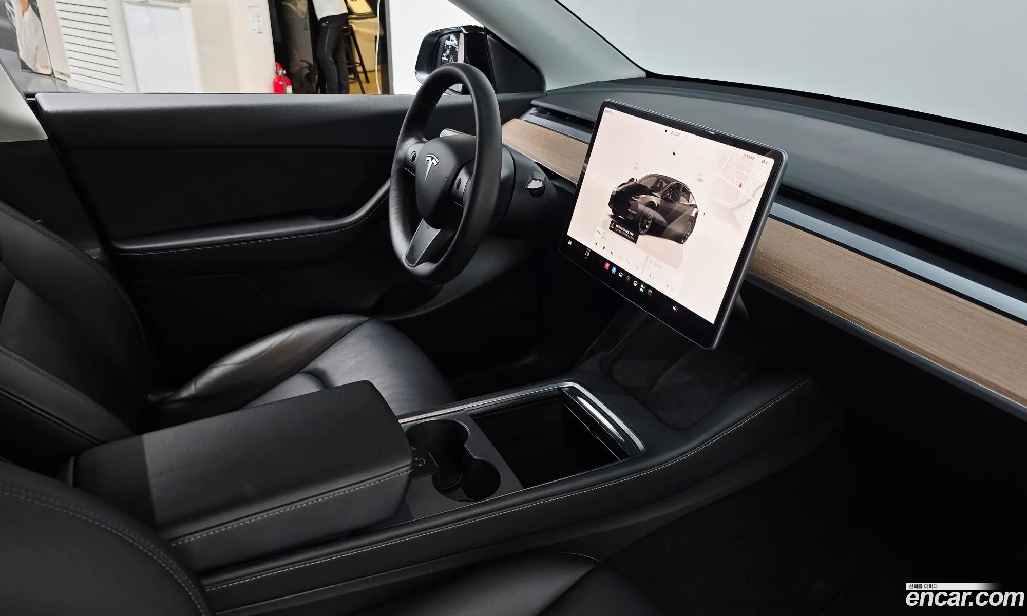 Tesla Model Y 2022 — 23