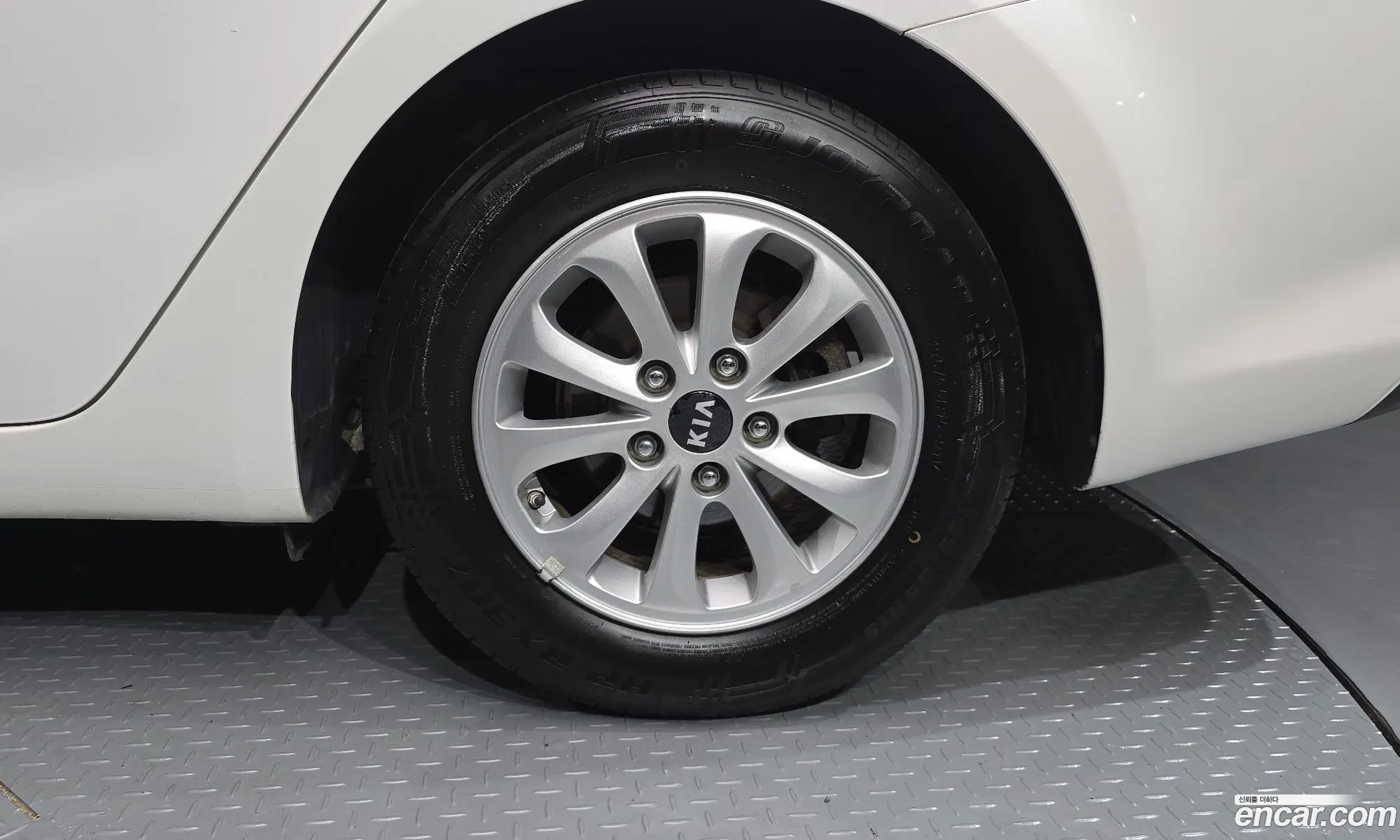 Kia K3 2017 KNAFJ41BGHA713005 — 6