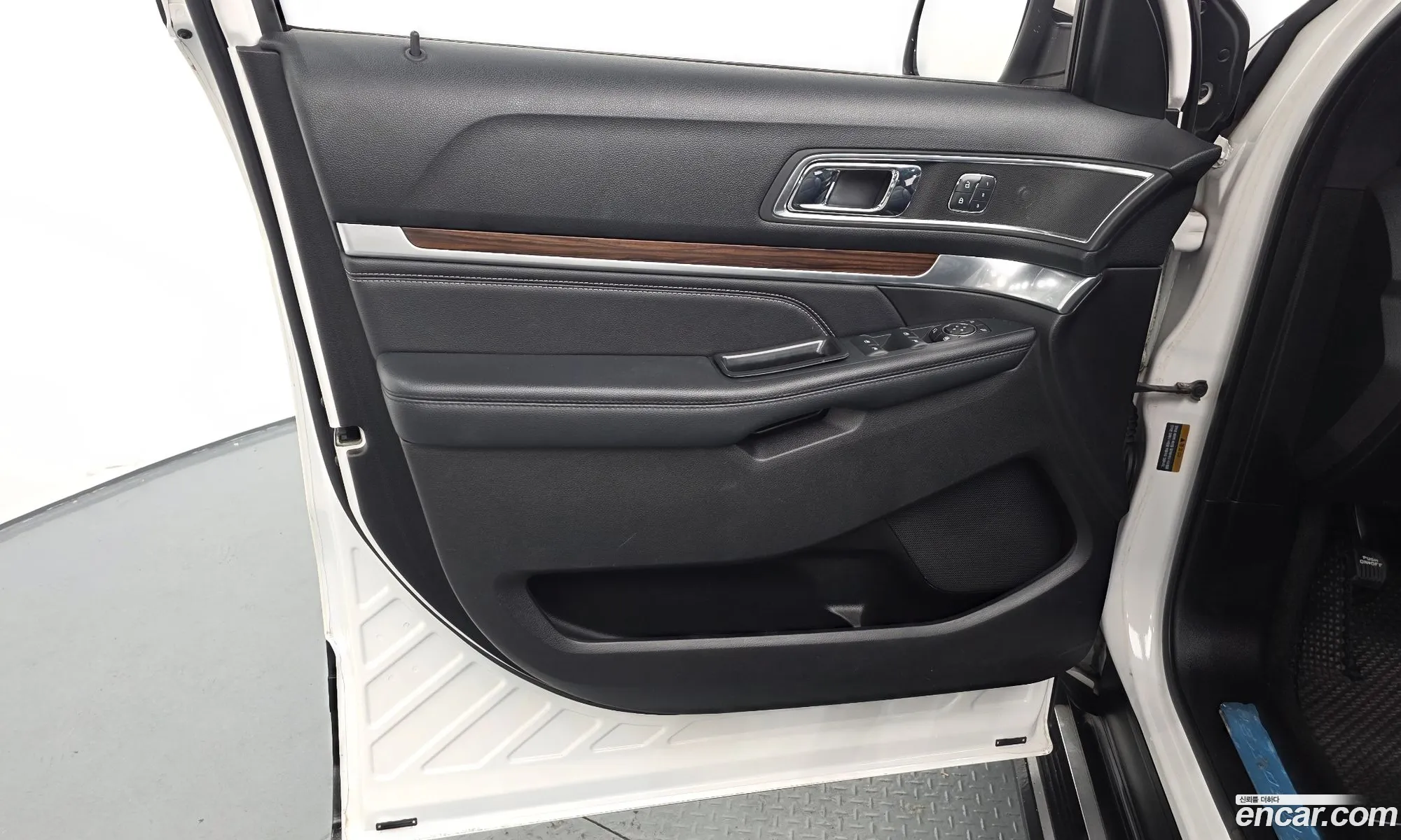 Ford Explorer 2018 1FM5K8F86JGA49736 — 7