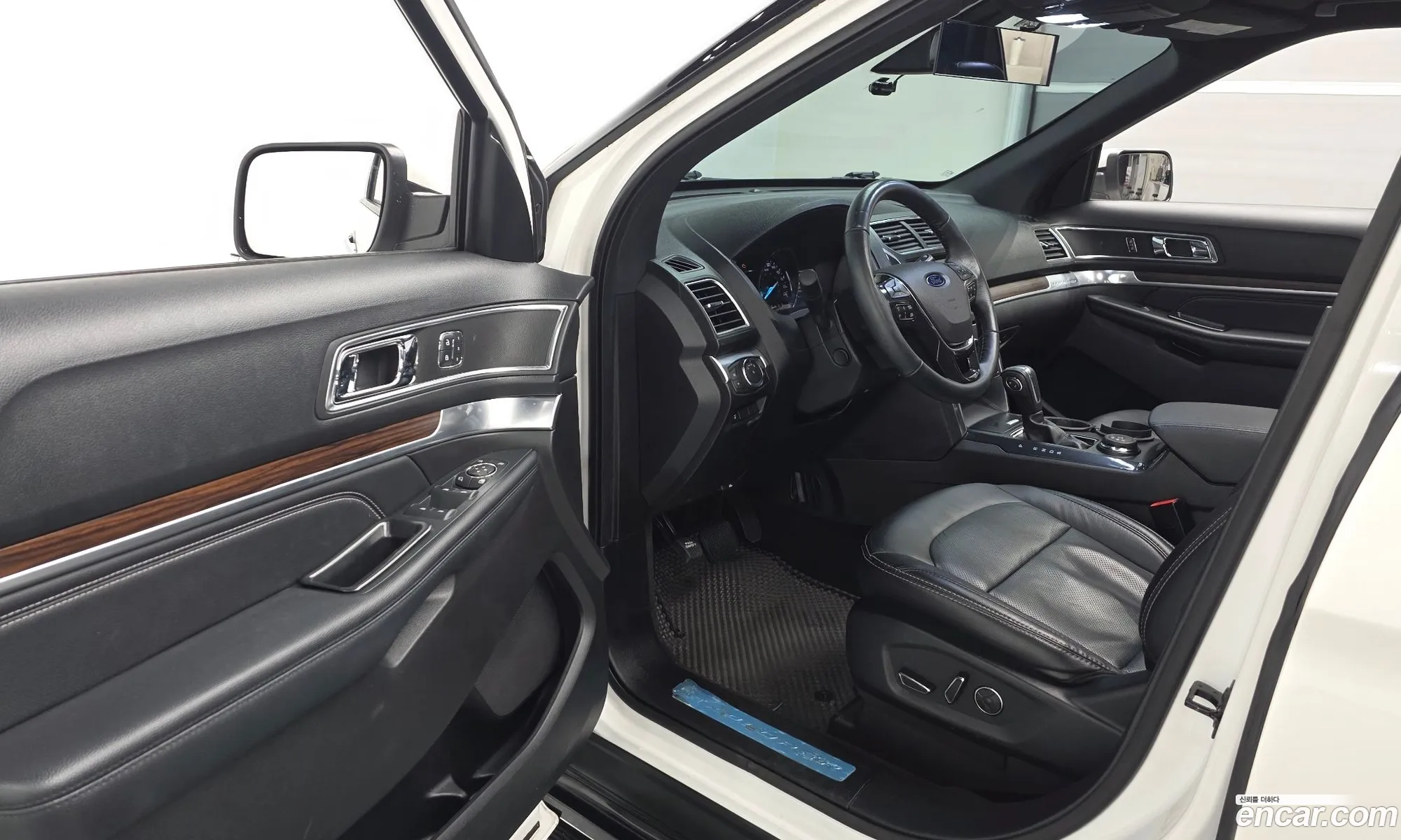 Ford Explorer 2018 1FM5K8F86JGA49736 — 3