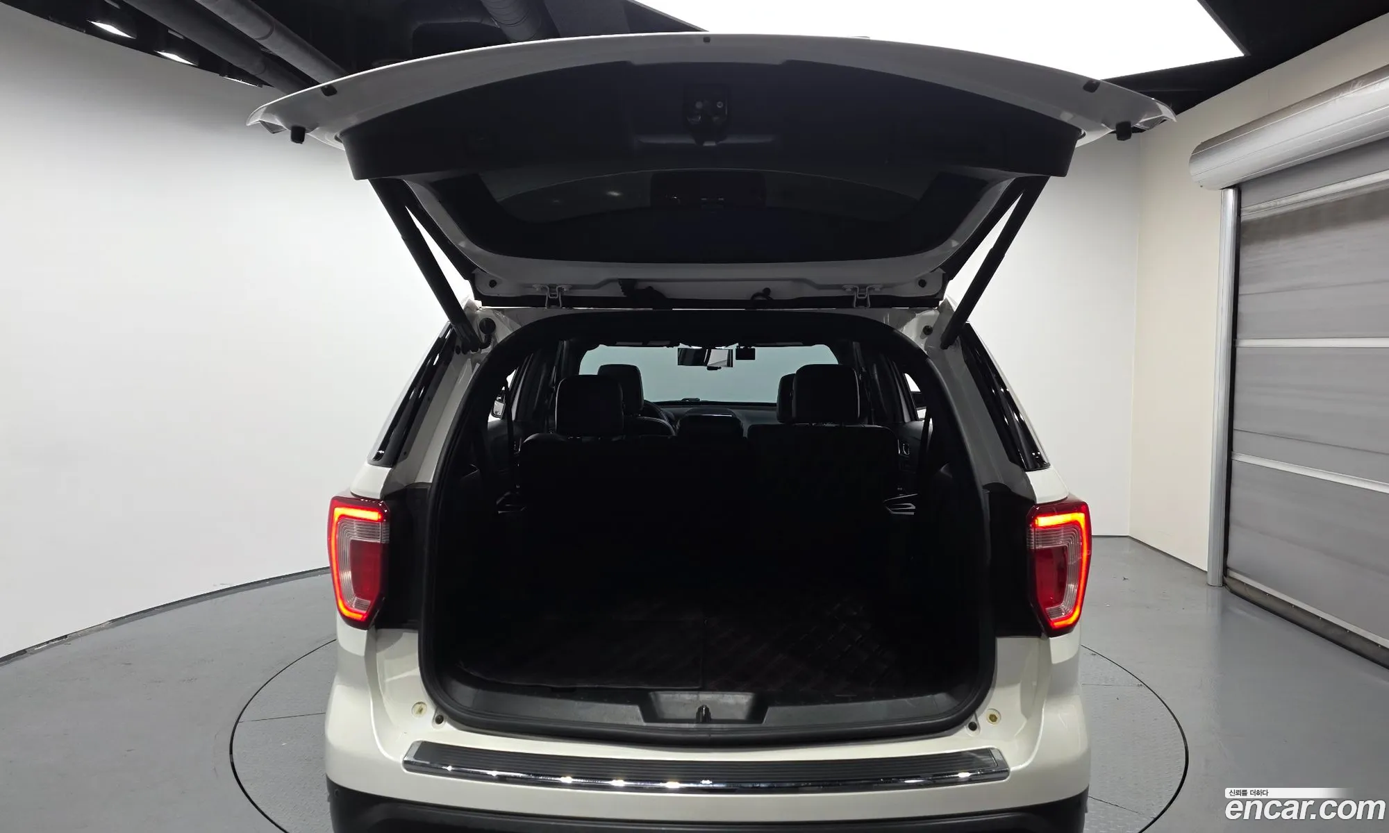 Ford Explorer 2018 1FM5K8F86JGA49736 — 11