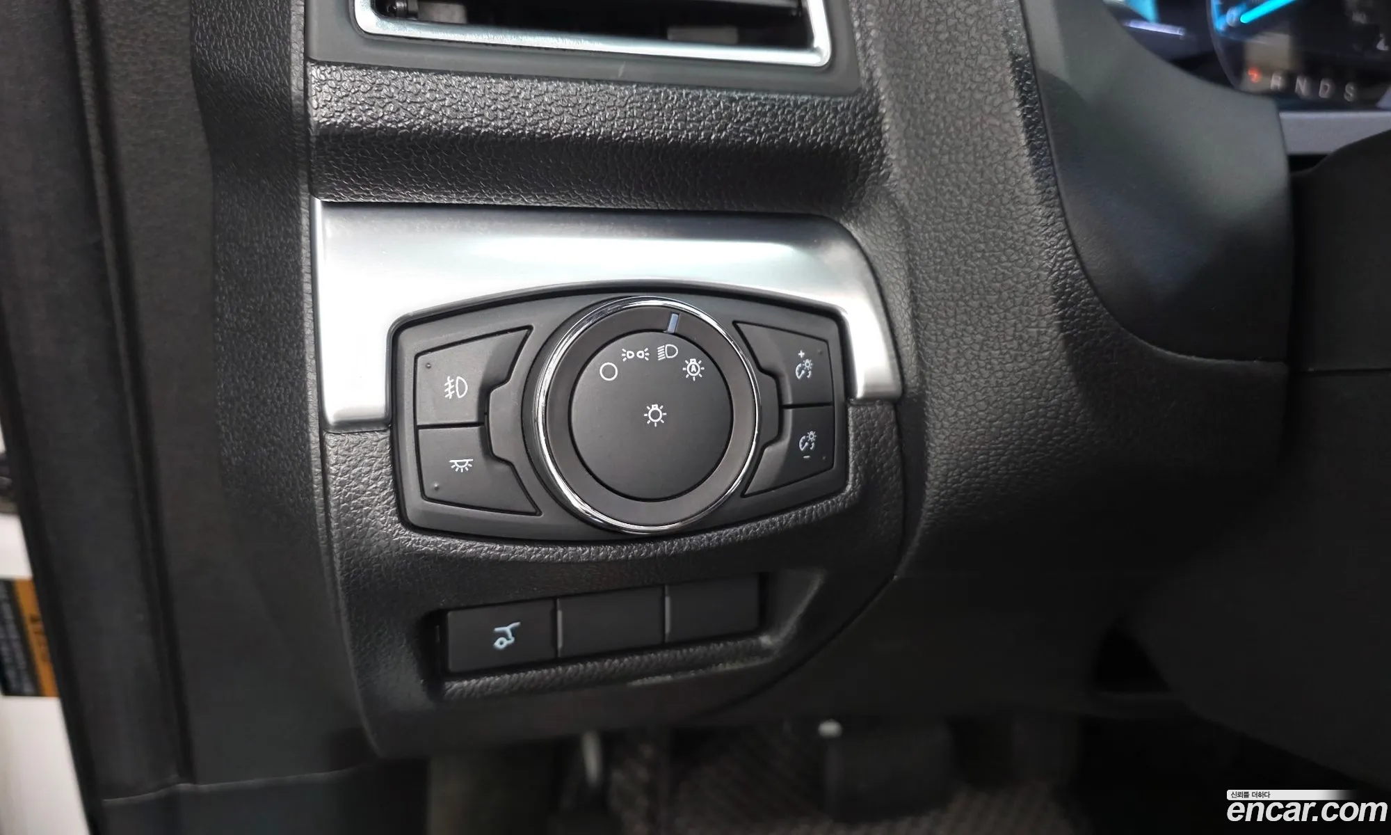 Ford Explorer 2018 1FM5K8F86JGA49736 — 2