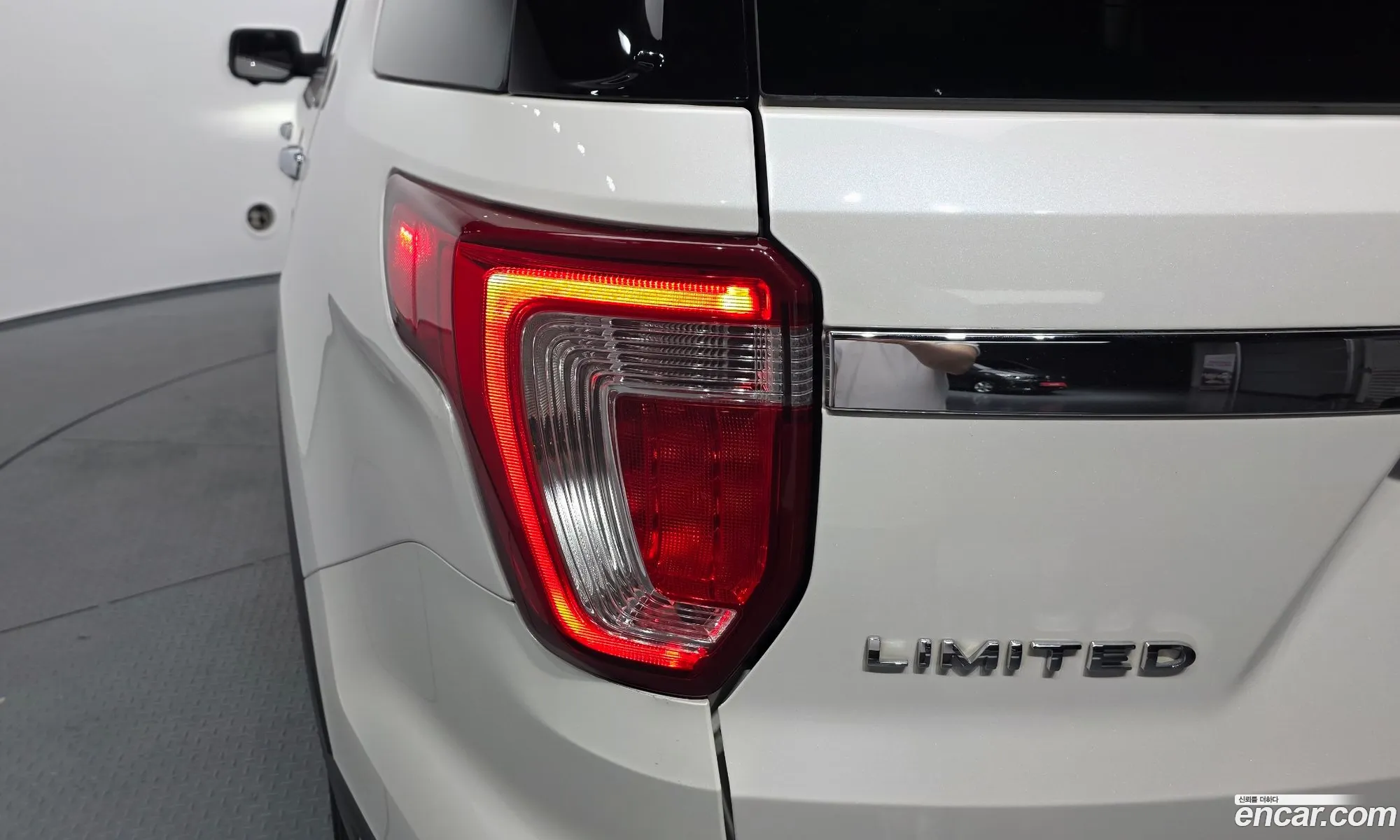 Ford Explorer 2018 1FM5K8F86JGA49736 — 6