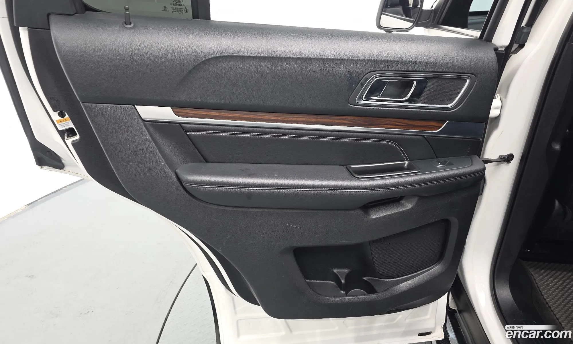Ford Explorer 2018 1FM5K8F86JGA49736 — 8