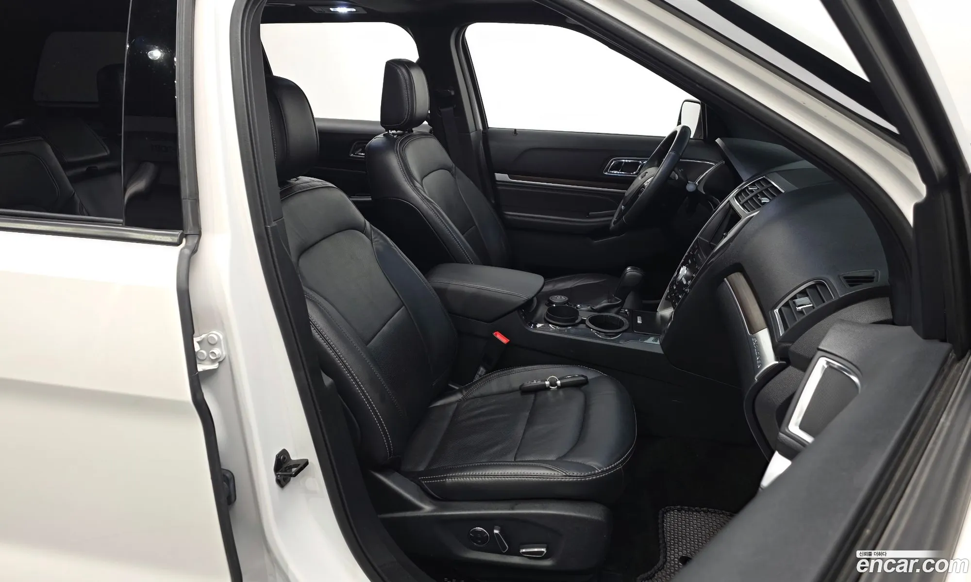 Ford Explorer 2018 1FM5K8F86JGA49736 — 29