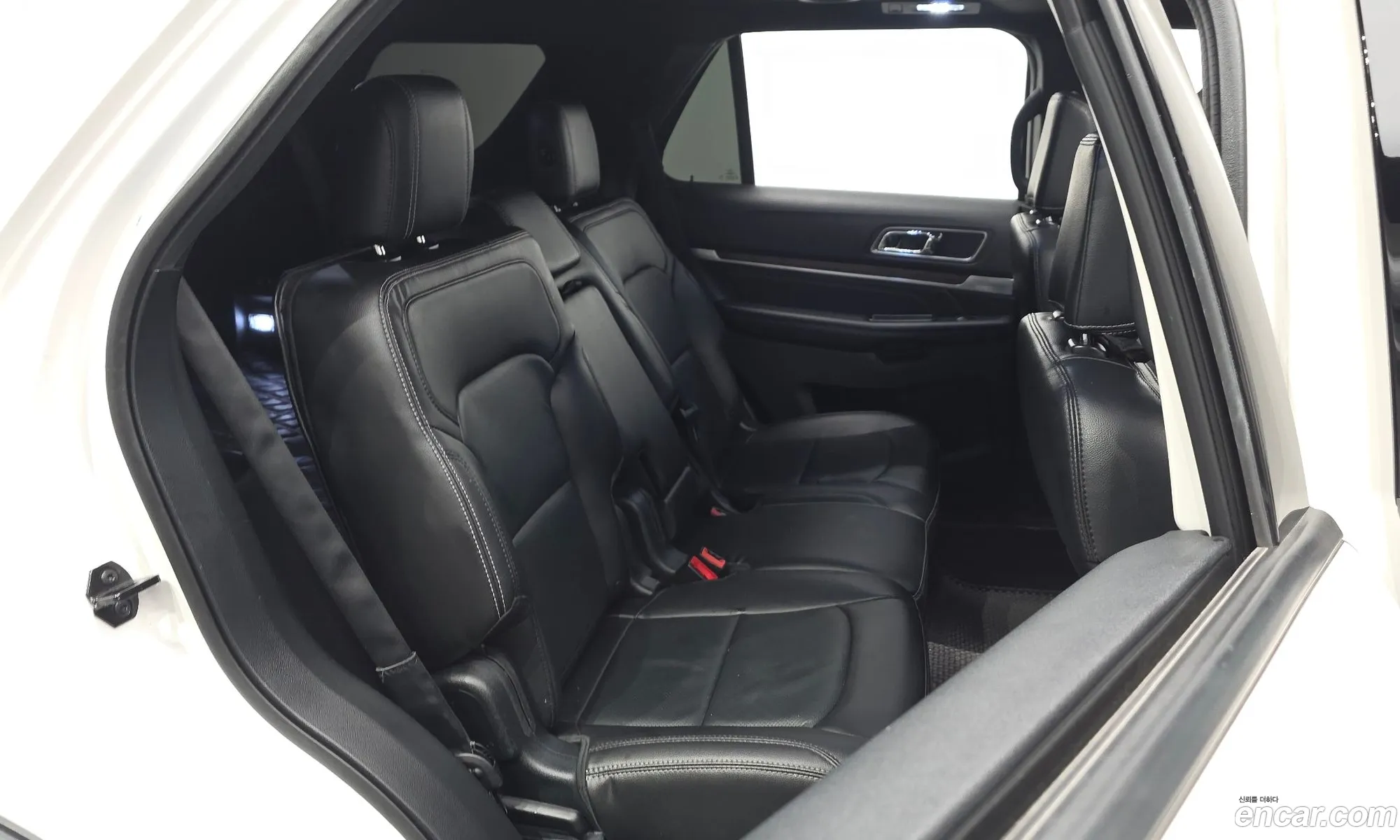 Ford Explorer 2018 1FM5K8F86JGA49736 — 16