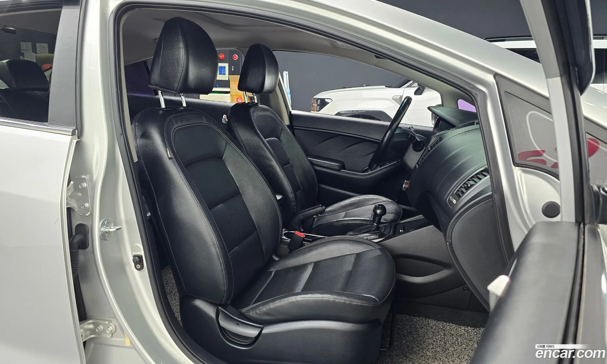 Kia K3 2013 KNAFK412BDA045031 — 8