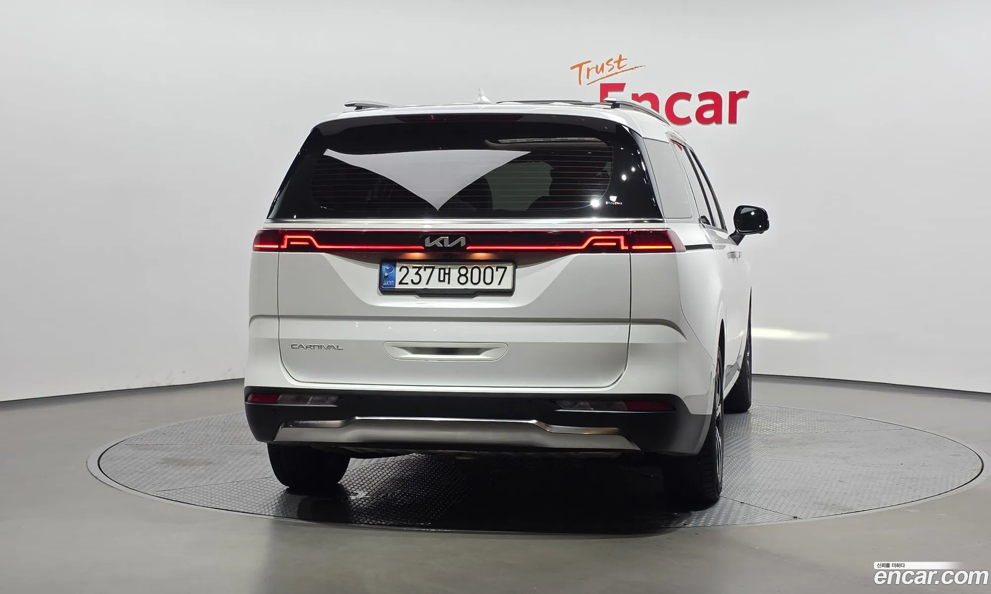 Kia Carnival 2021 KNANE81BBNS136495 — 4
