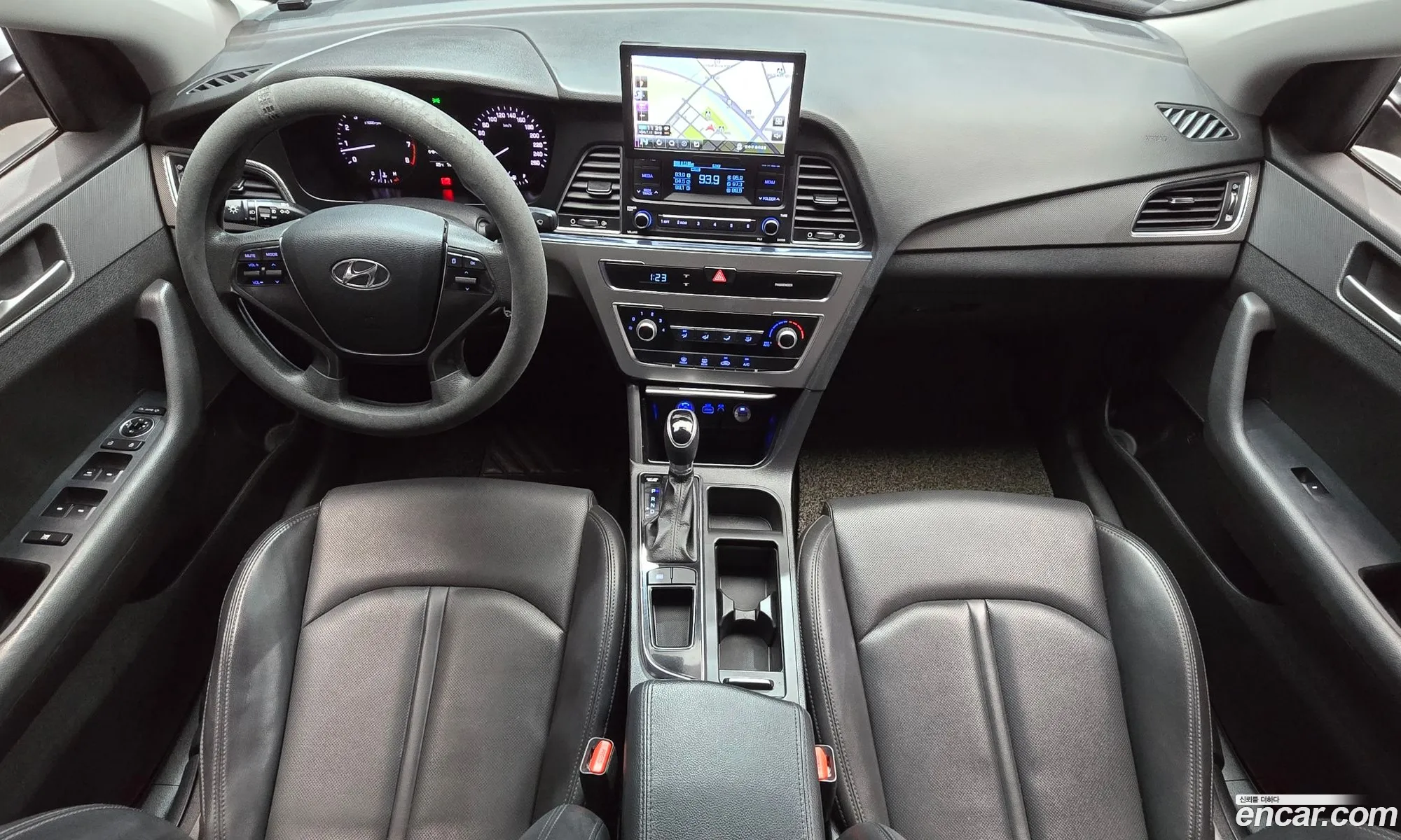 Hyundai LF Sonata 2019 KMHE341DBKA565330 — 3