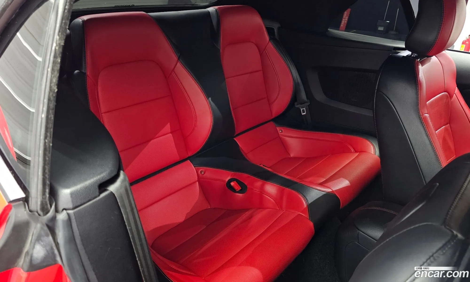 Ford Mustang 2019 1FATP8UH3K5137825 — 2