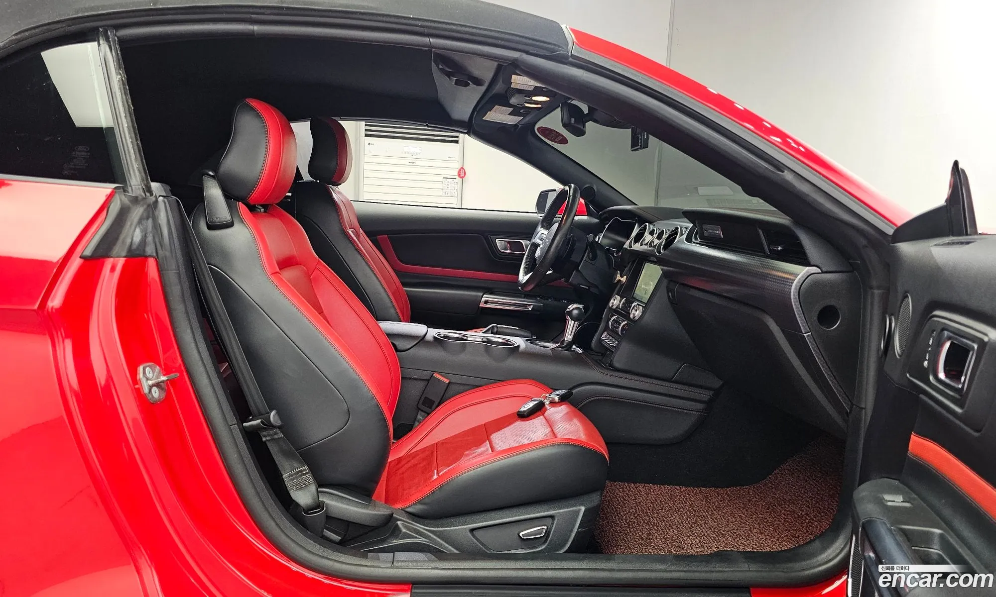 Ford Mustang 2019 1FATP8UH3K5137825 — 5