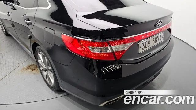 Hyundai Grandeur HG 2015 — 15