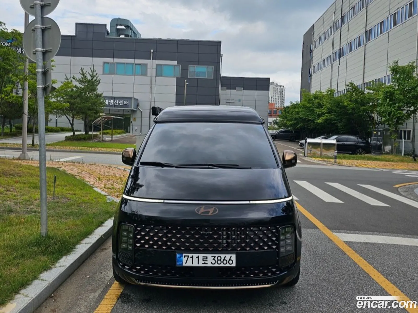 Hyundai Staria 2025 — 3