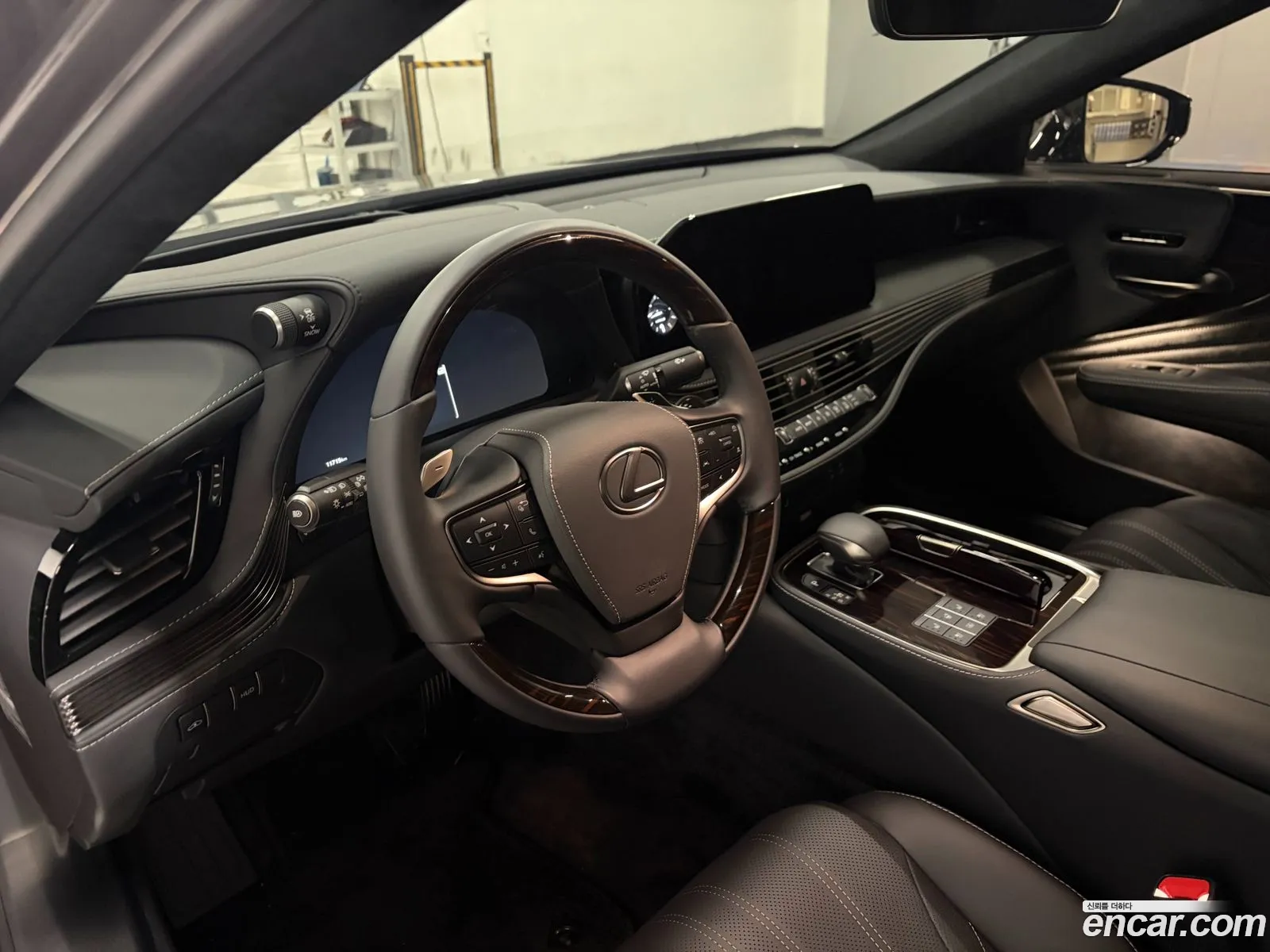 Lexus LS500 2025 — 3