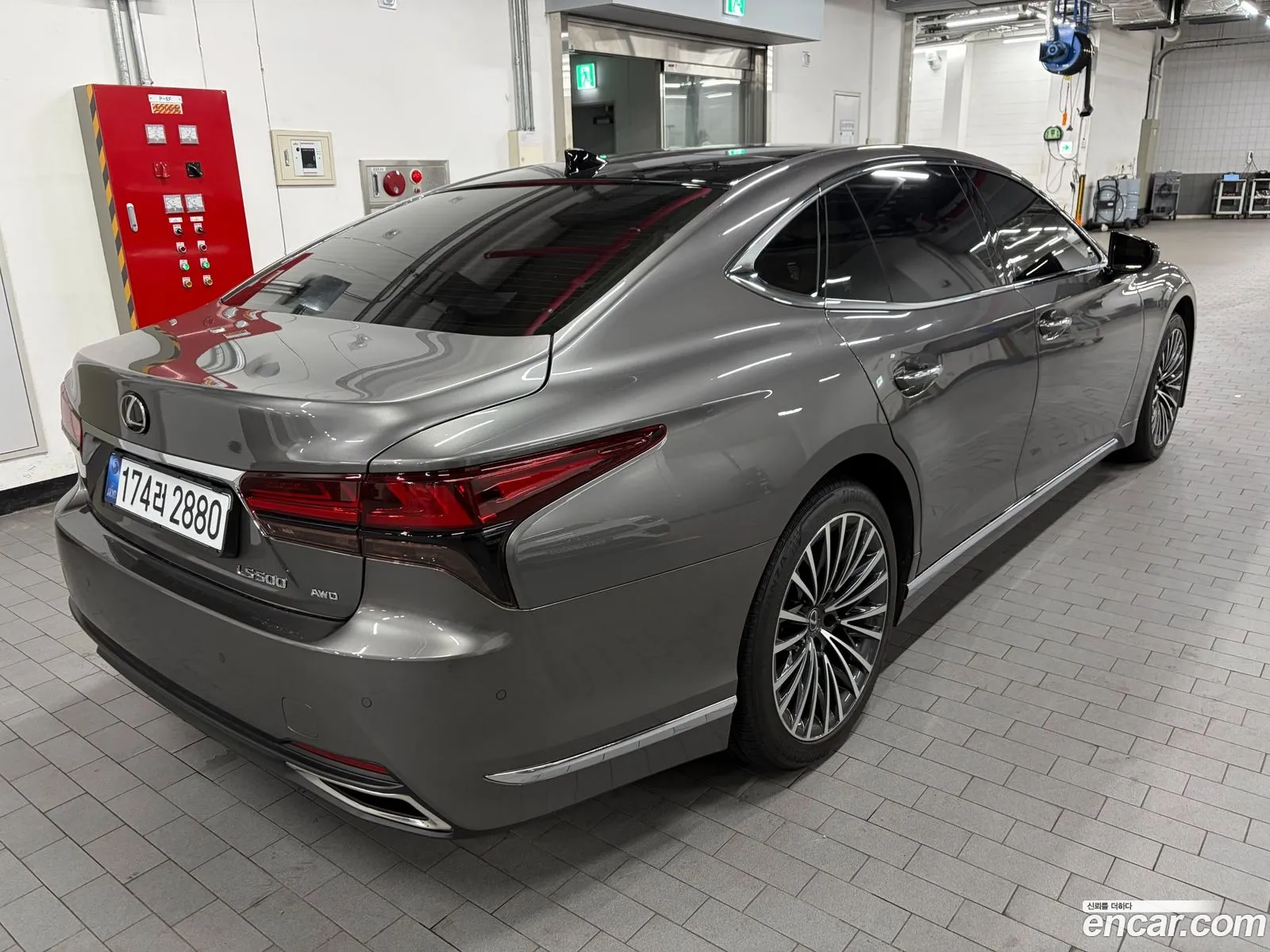 Lexus LS500 2025 — 8