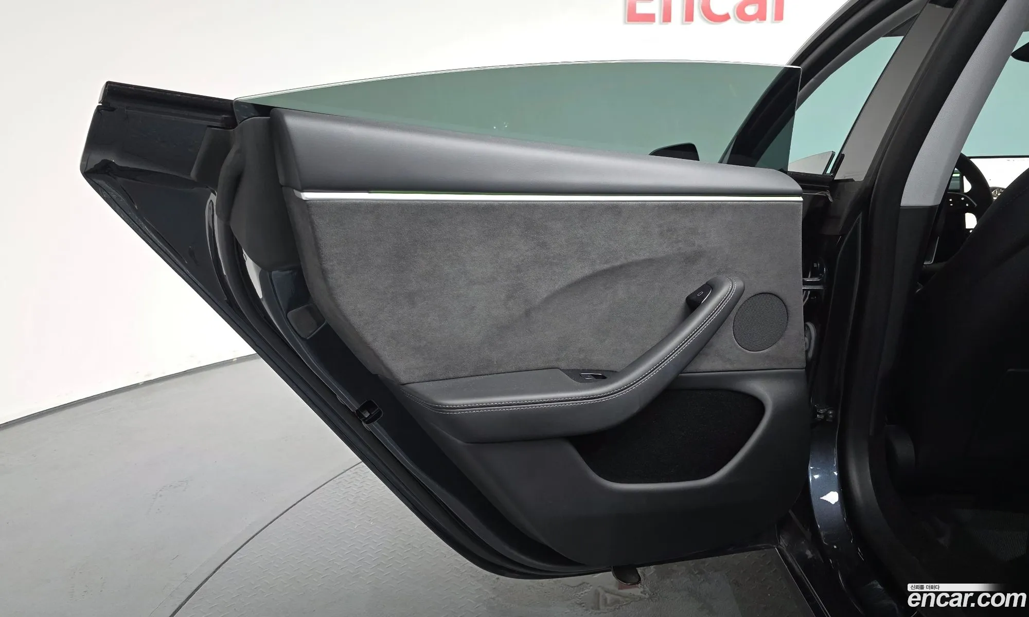Tesla Model 3 2024 — 30