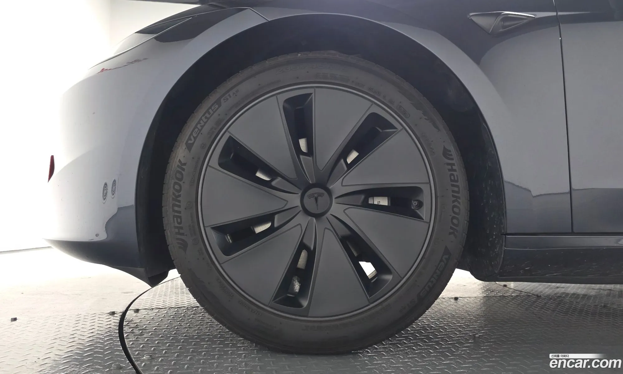 Tesla Model 3 2024 — 23