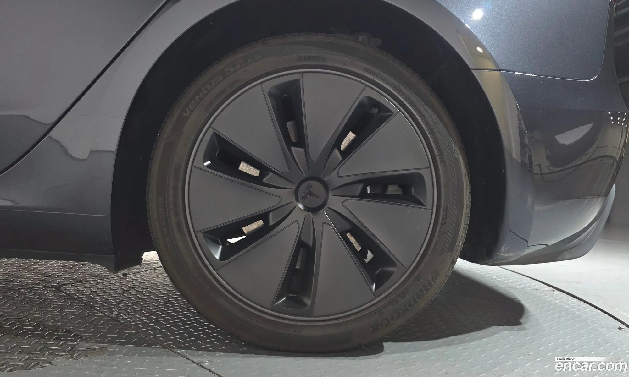 Tesla Model 3 2024 — 8