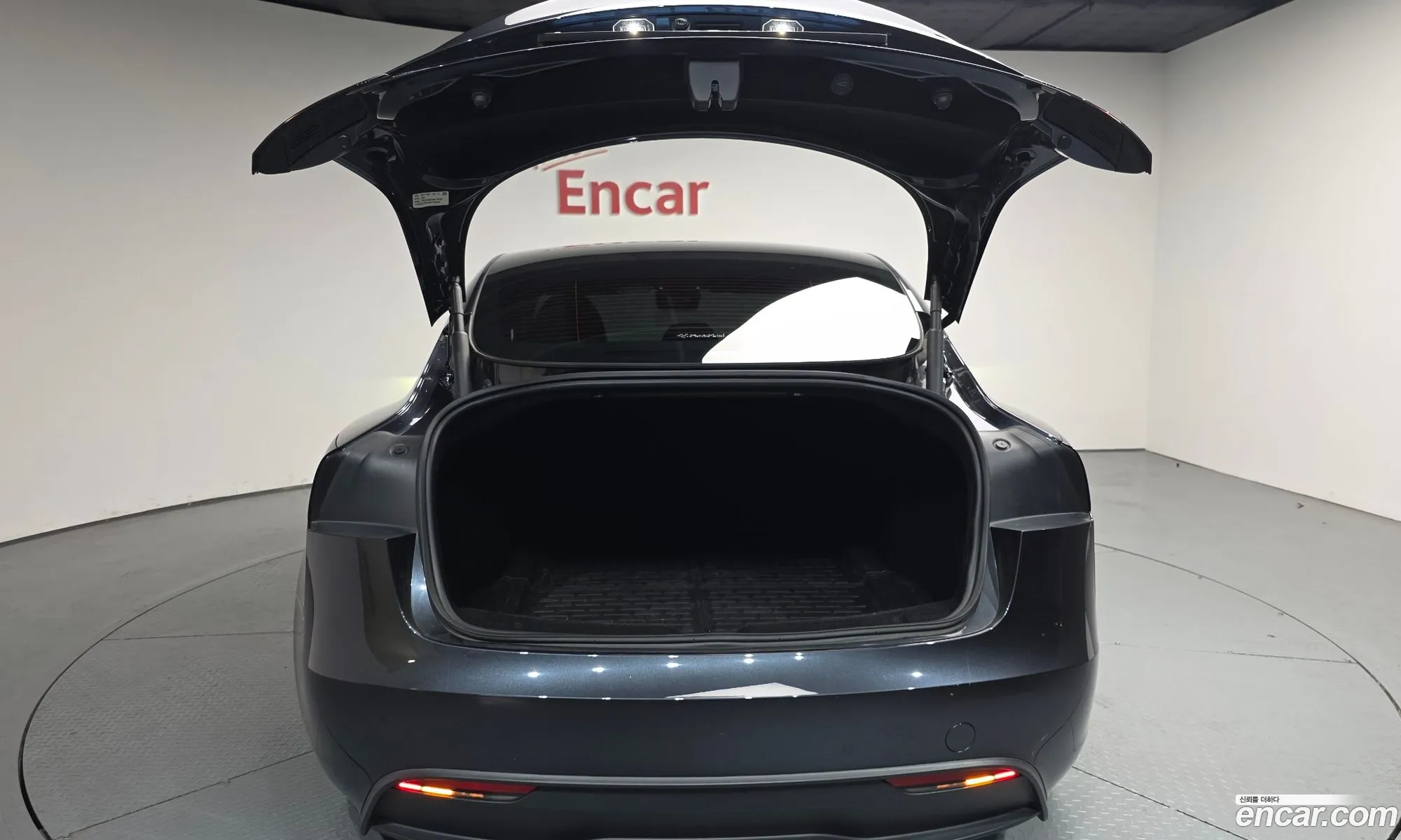 Tesla Model 3 2024 — 28