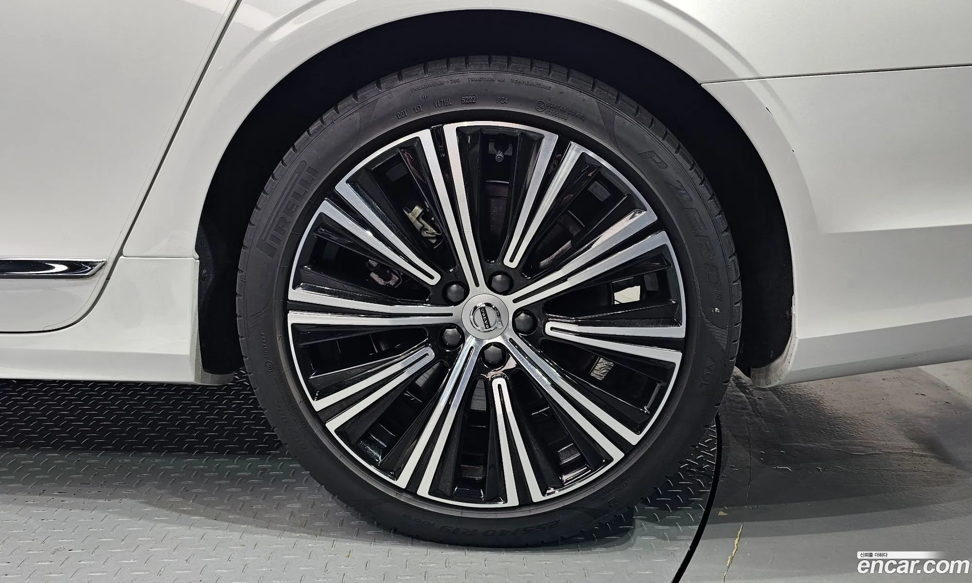 Volvo S90 2023 LVYPTL128PP341521 — 19