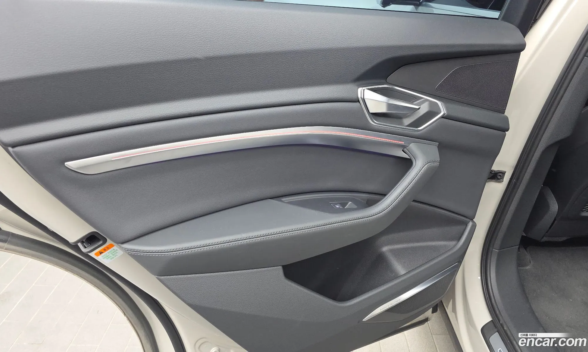 Audi e-tron 2022 — 32