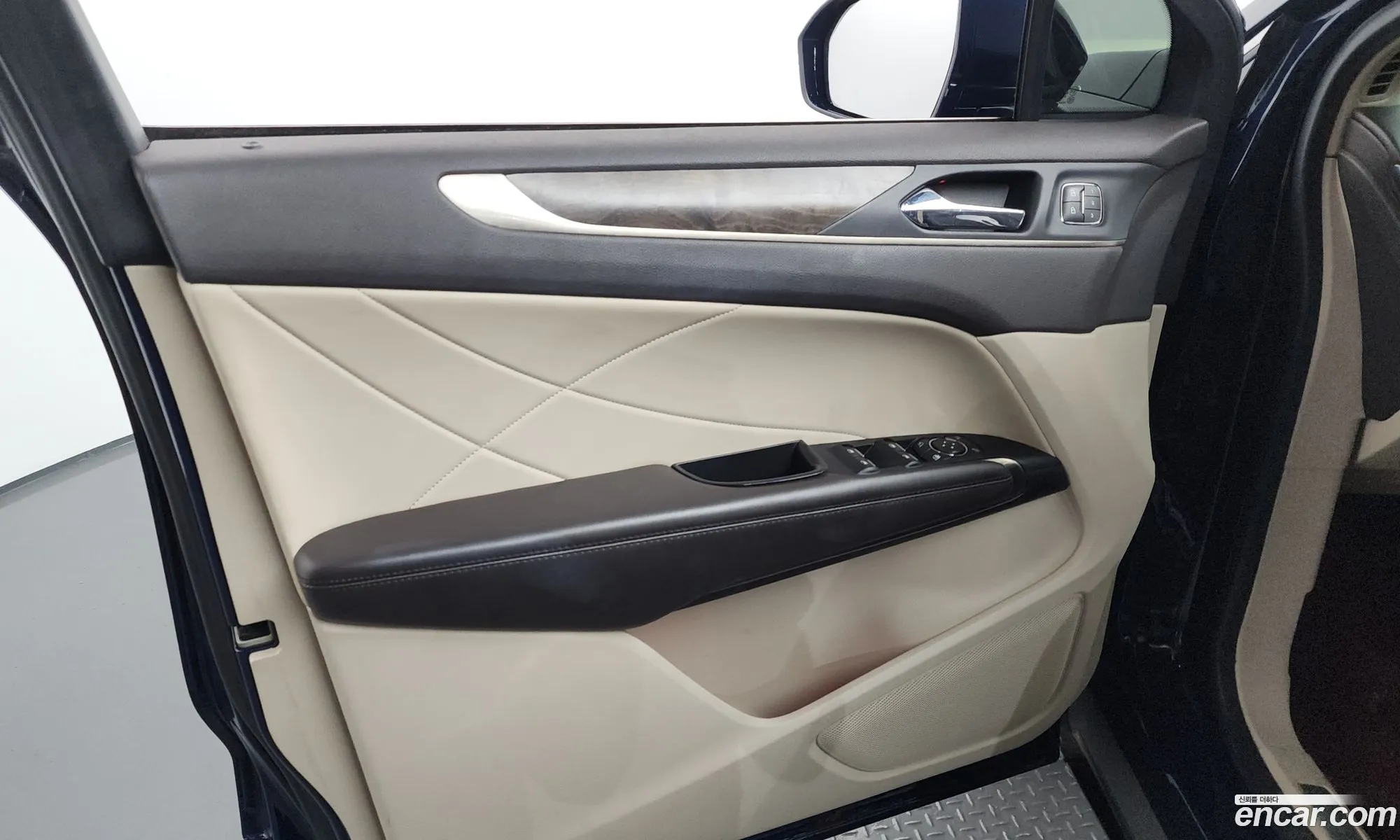 Lincoln MKC 2018 5LMCJ3D92KUL07226 — 4