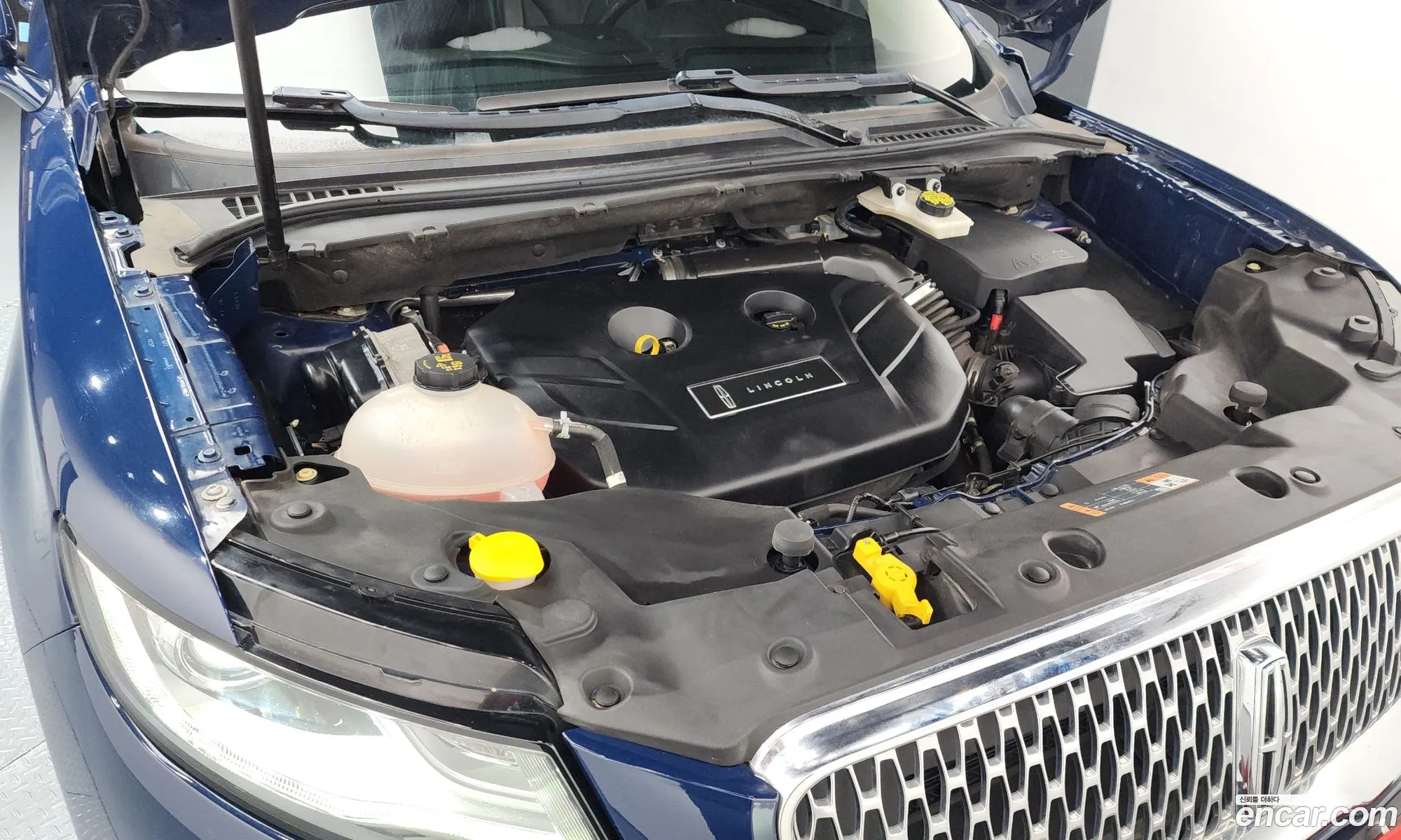 Lincoln MKC 2018 5LMCJ3D92KUL07226 — 29