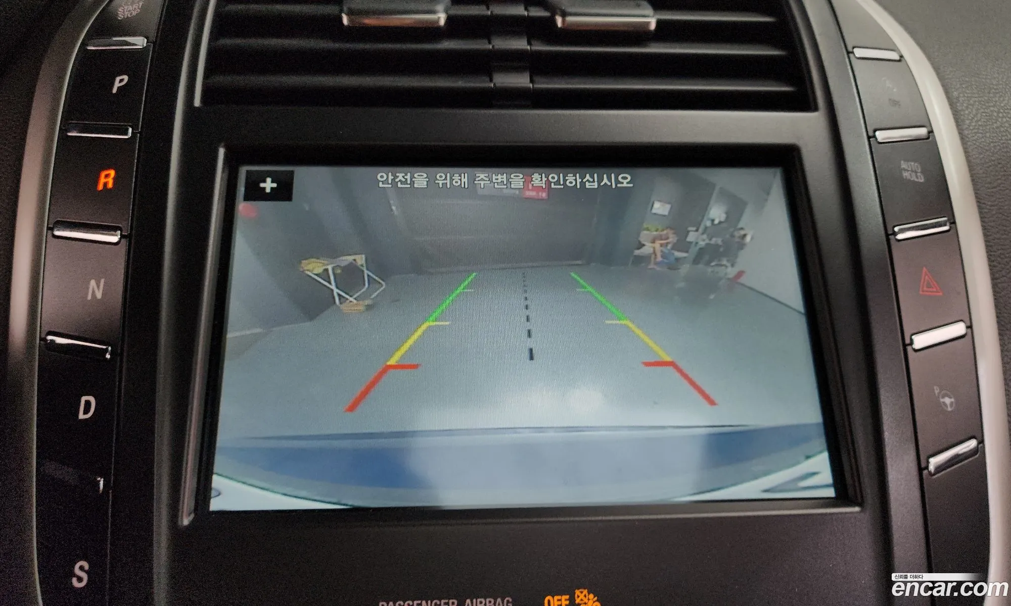 Lincoln MKC 2018 5LMCJ3D92KUL07226 — 14