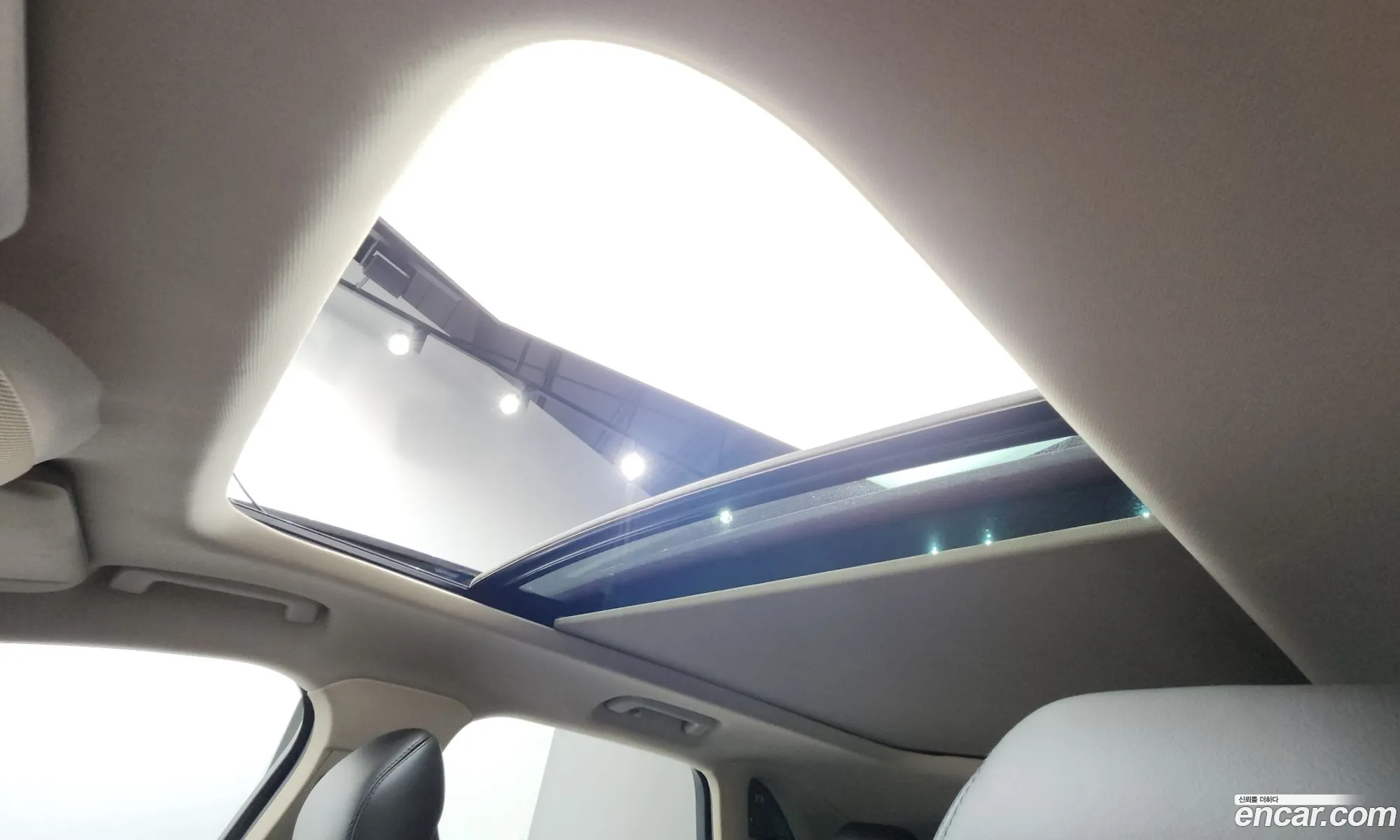 Lincoln MKC 2018 5LMCJ3D92KUL07226 — 32