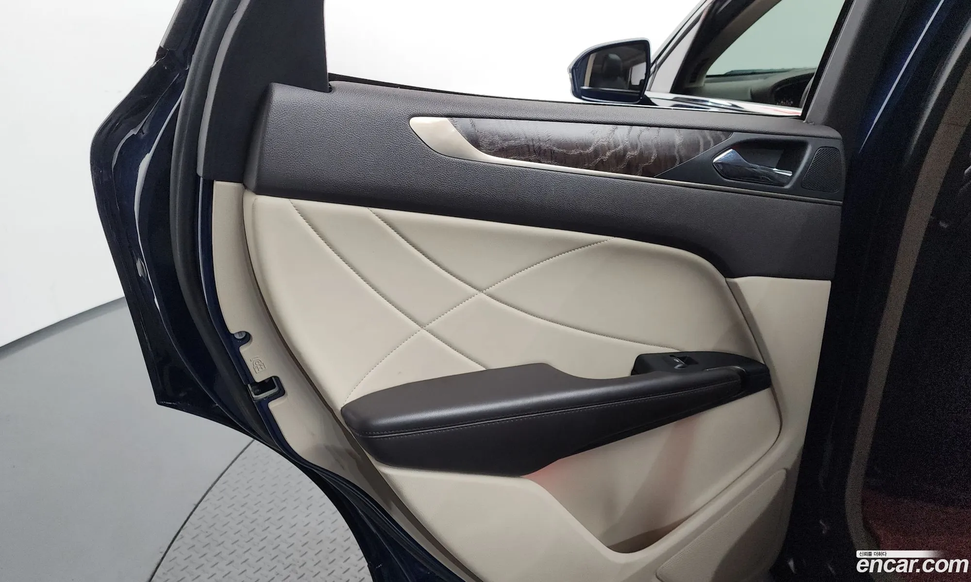 Lincoln MKC 2018 5LMCJ3D92KUL07226 — 21