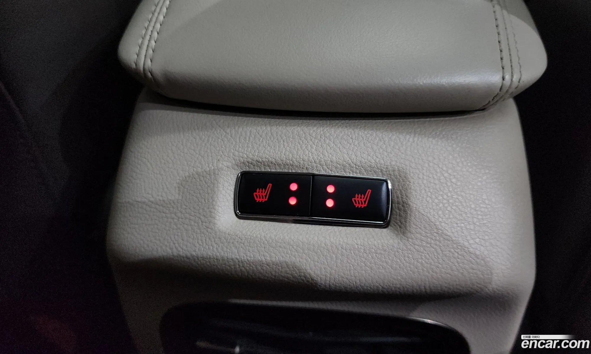 Lincoln MKC 2018 5LMCJ3D92KUL07226 — 33