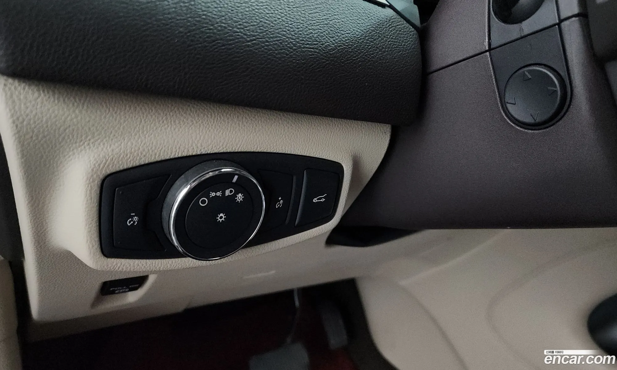 Lincoln MKC 2018 5LMCJ3D92KUL07226 — 22