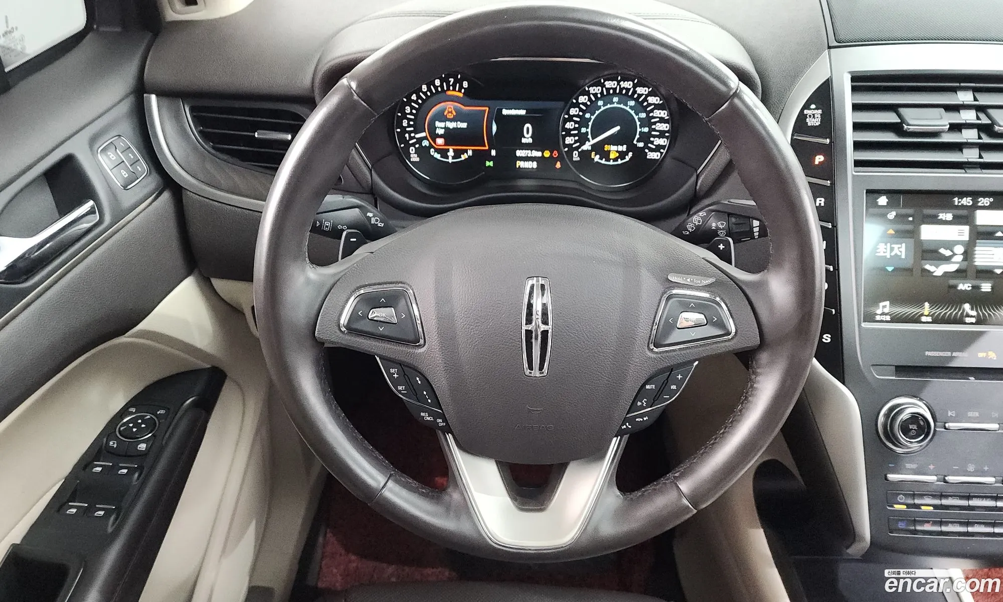 Lincoln MKC 2018 5LMCJ3D92KUL07226 — 6