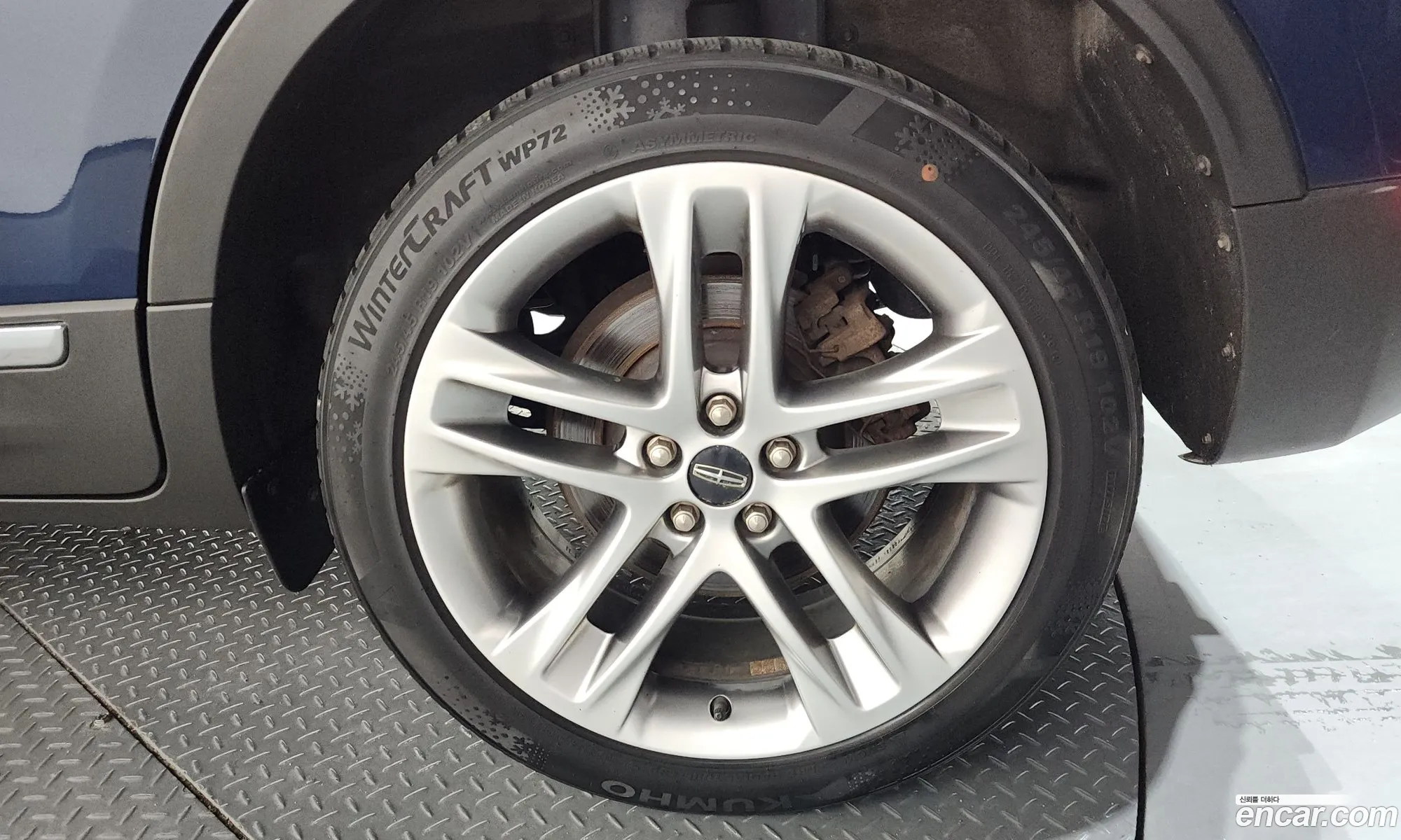 Lincoln MKC 2018 5LMCJ3D92KUL07226 — 30