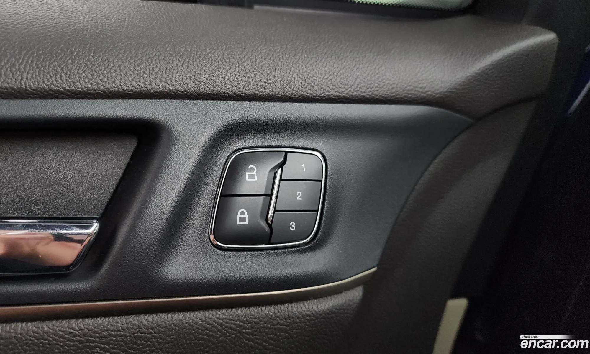 Lincoln MKC 2018 5LMCJ3D92KUL07226 — 35
