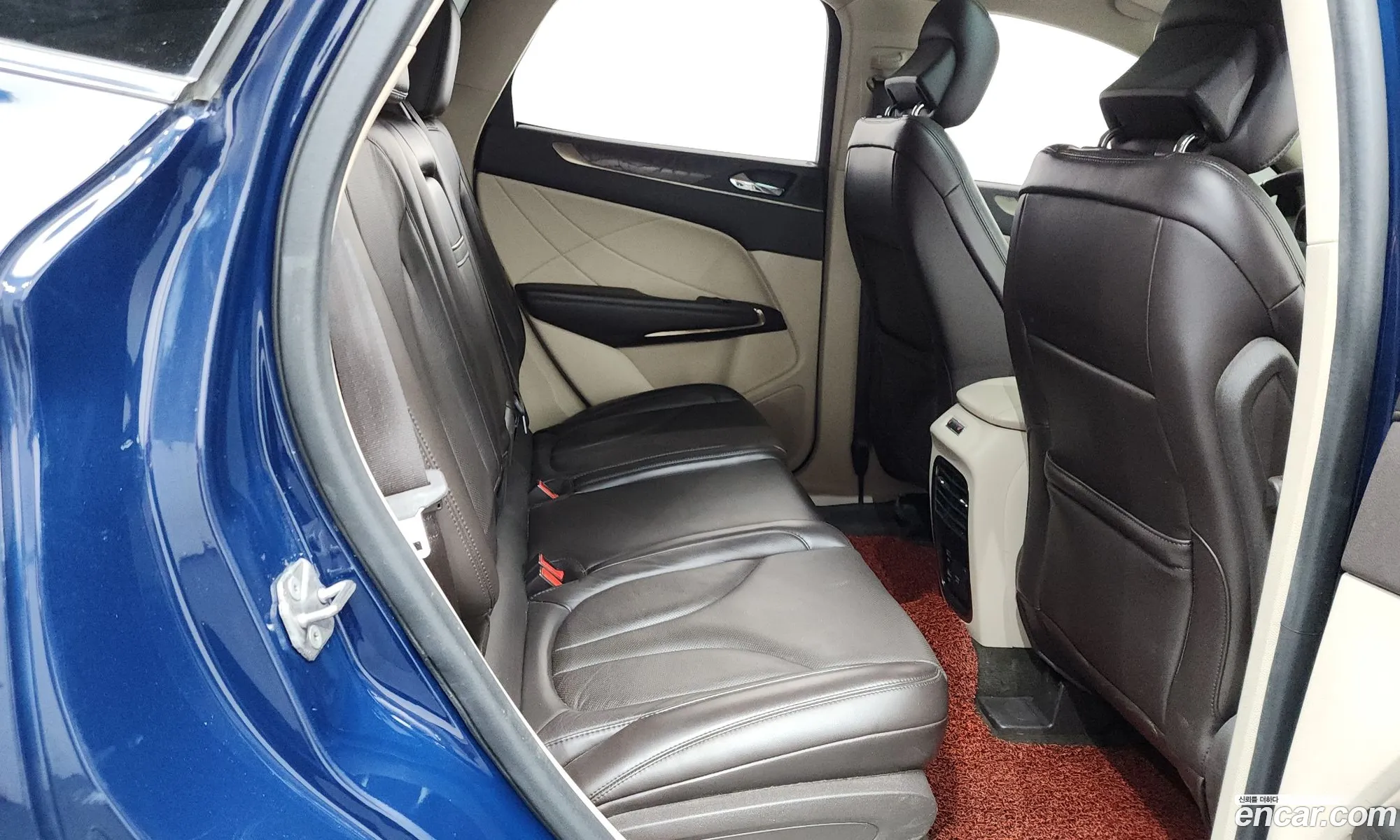Lincoln MKC 2018 5LMCJ3D92KUL07226 — 19