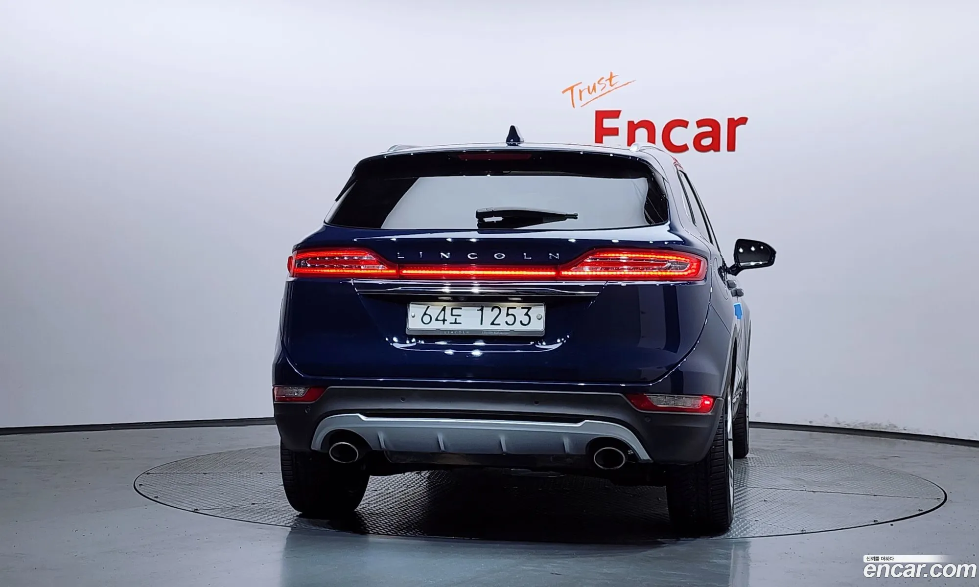 Lincoln MKC 2018 5LMCJ3D92KUL07226 — 23