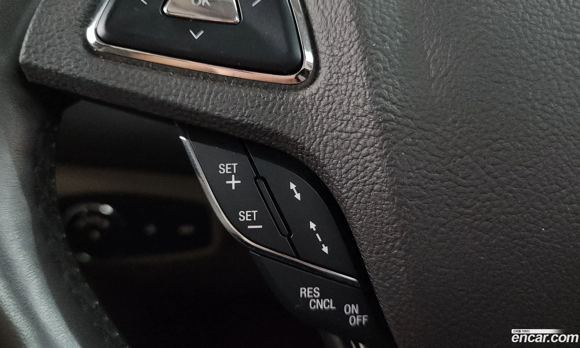 Lincoln MKC 2018 5LMCJ3D92KUL07226 — 13