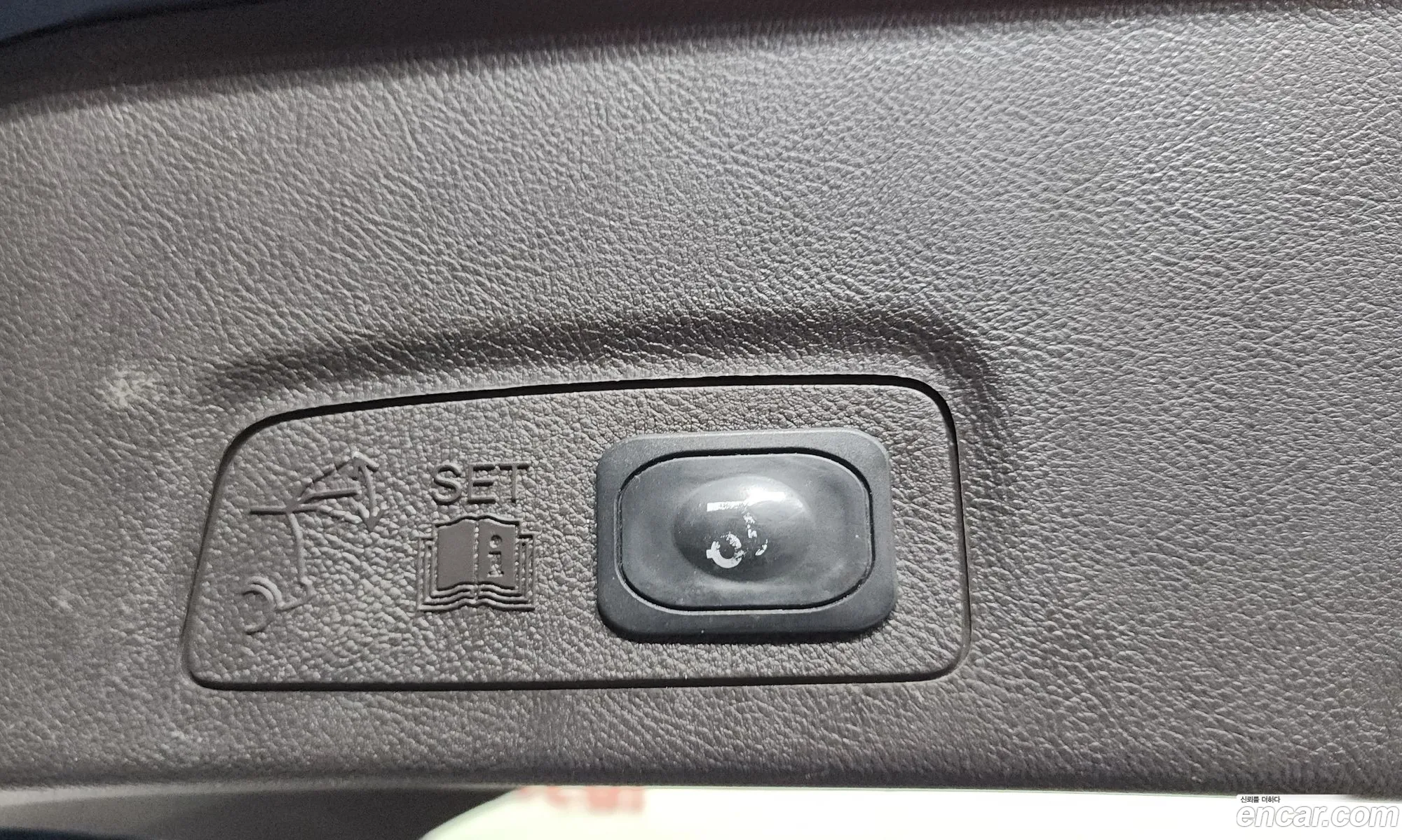 Lincoln MKC 2018 5LMCJ3D92KUL07226 — 34