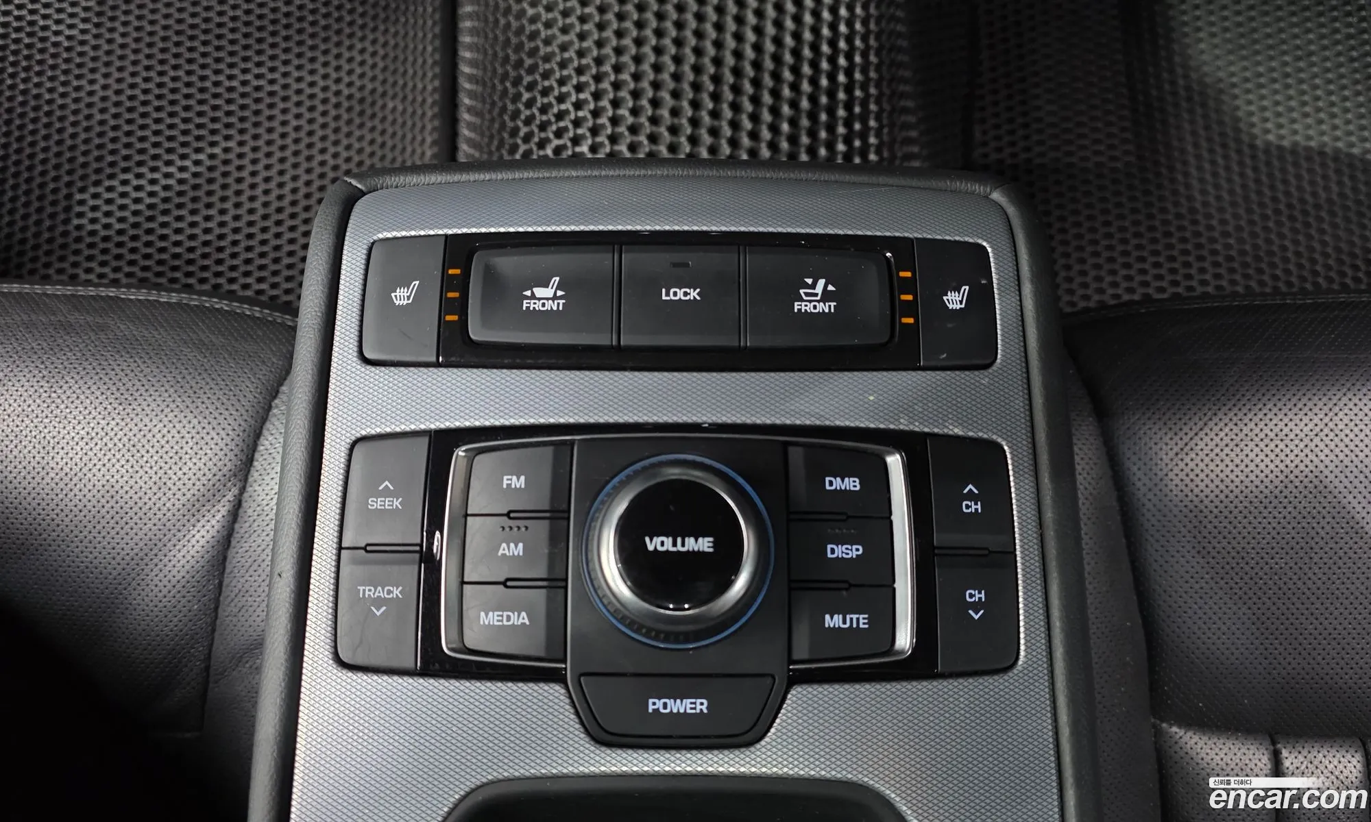 Genesis G80 2017 KMHGL41DDHU214032 — 2