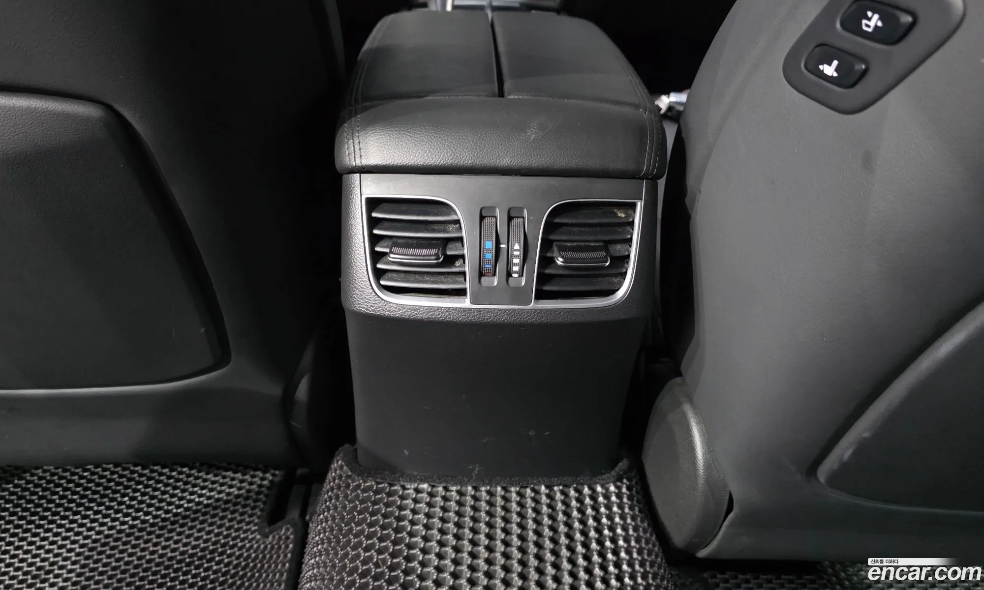 Genesis G80 2017 KMHGL41DDHU214032 — 30
