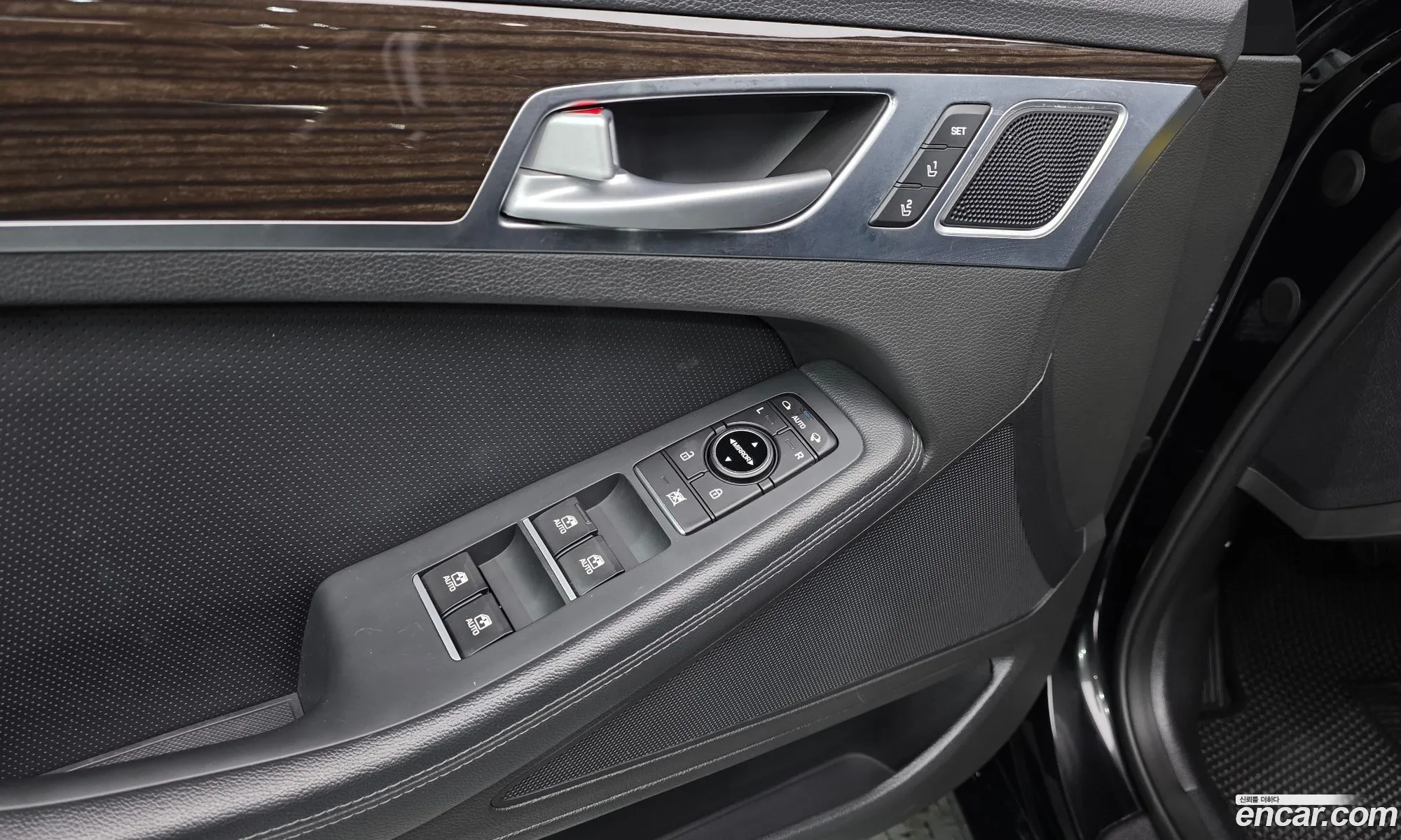 Genesis G80 2017 KMHGL41DDHU214032 — 31