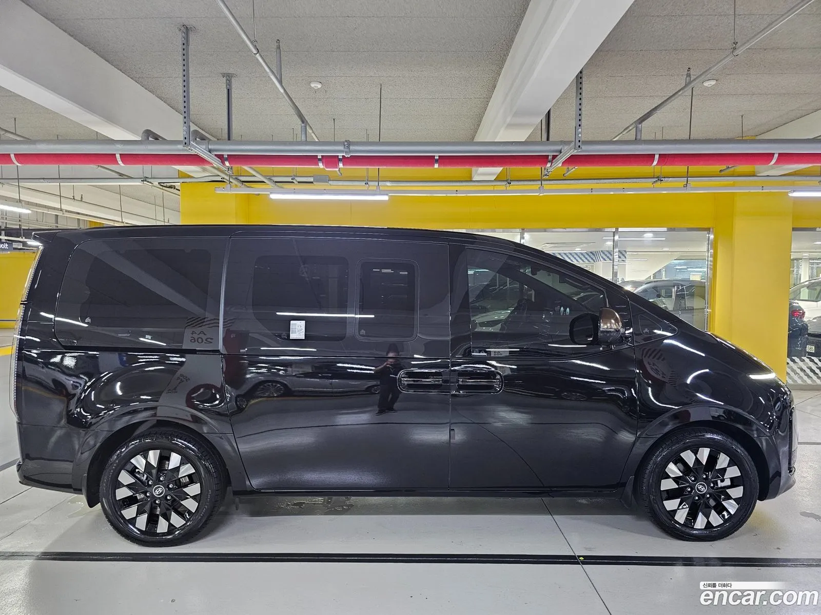 Hyundai Staria 2025 — 3