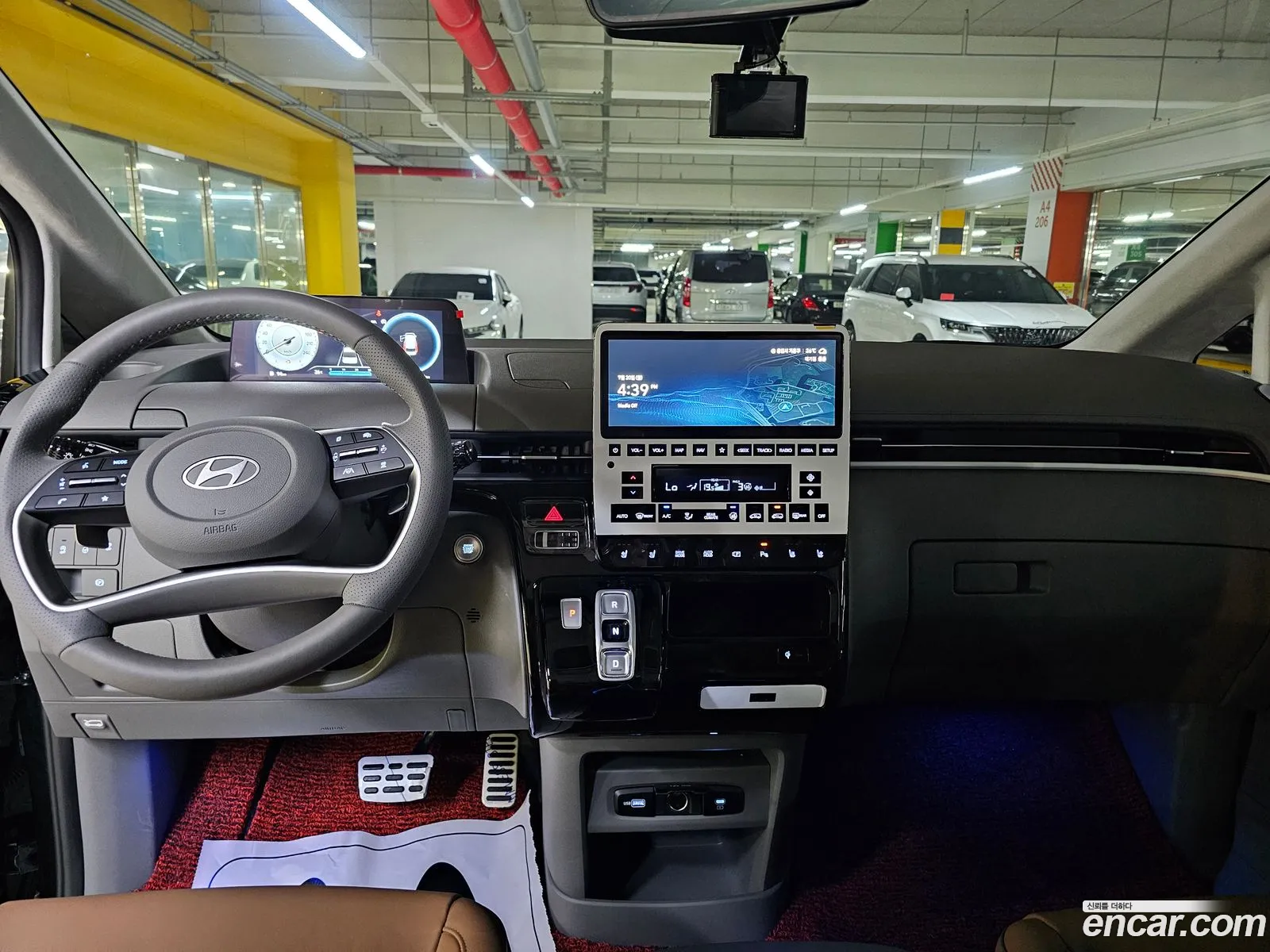 Hyundai Staria 2025 — 2