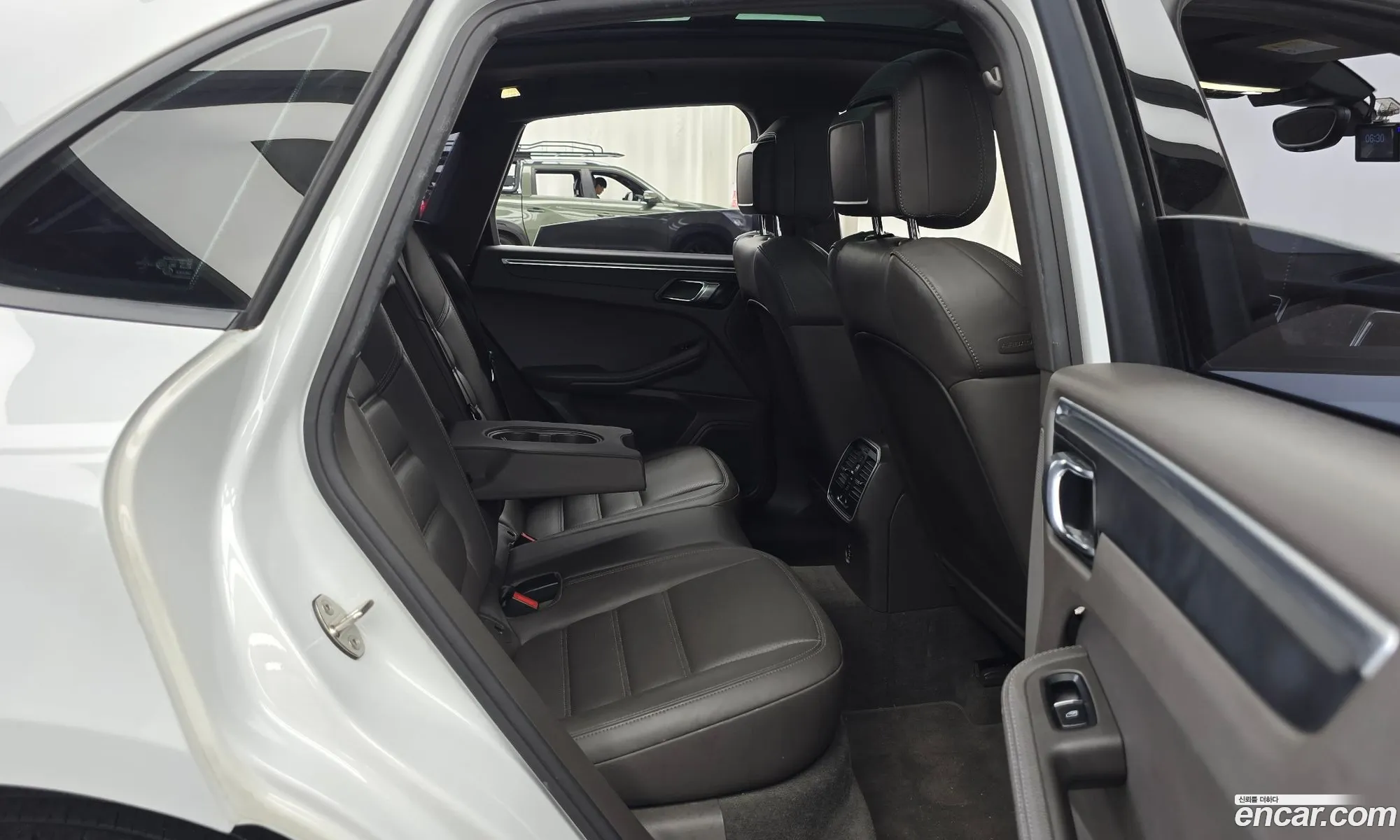 Porsche Macan 2018 WP1AA2952JLB25740 — 19