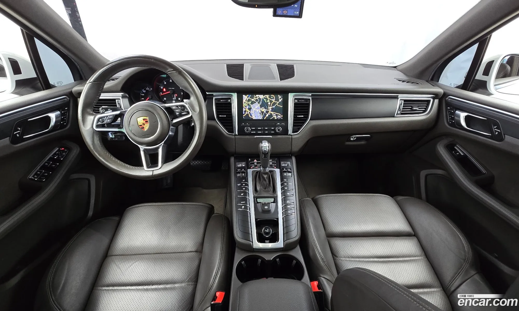 Porsche Macan 2018 WP1AA2952JLB25740 — 18